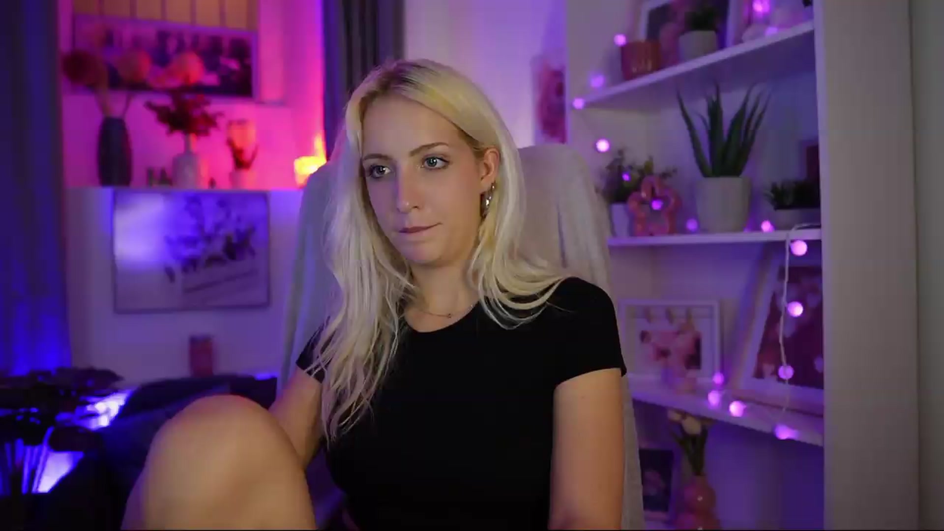 Gallery image thumbnail from Lucy_Cutie's myfreecams stream on, 08/03/2026, 22:20 image 16 of 20