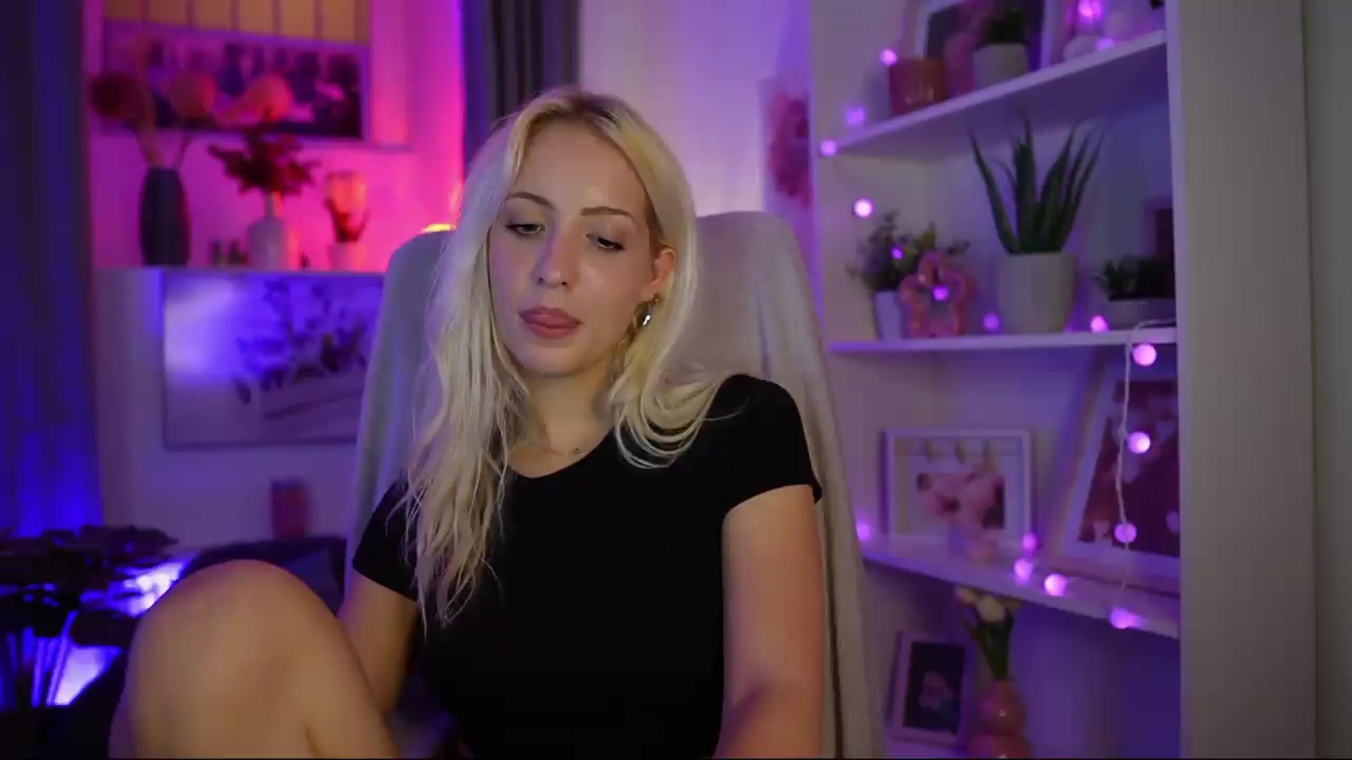 Gallery image thumbnail from Lucy_Cutie's myfreecams stream on, 08/03/2026, 22:20 image 14 of 20