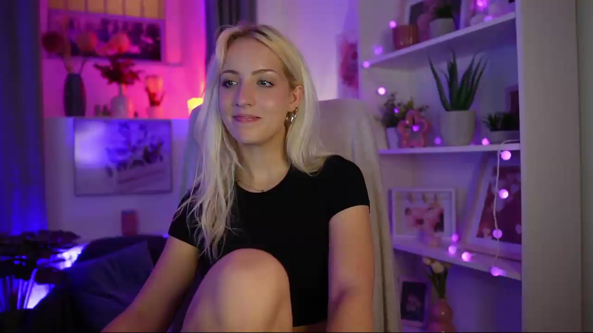 Gallery image thumbnail from Lucy_Cutie's myfreecams stream on, 08/03/2026, 22:42 image 18 of 20