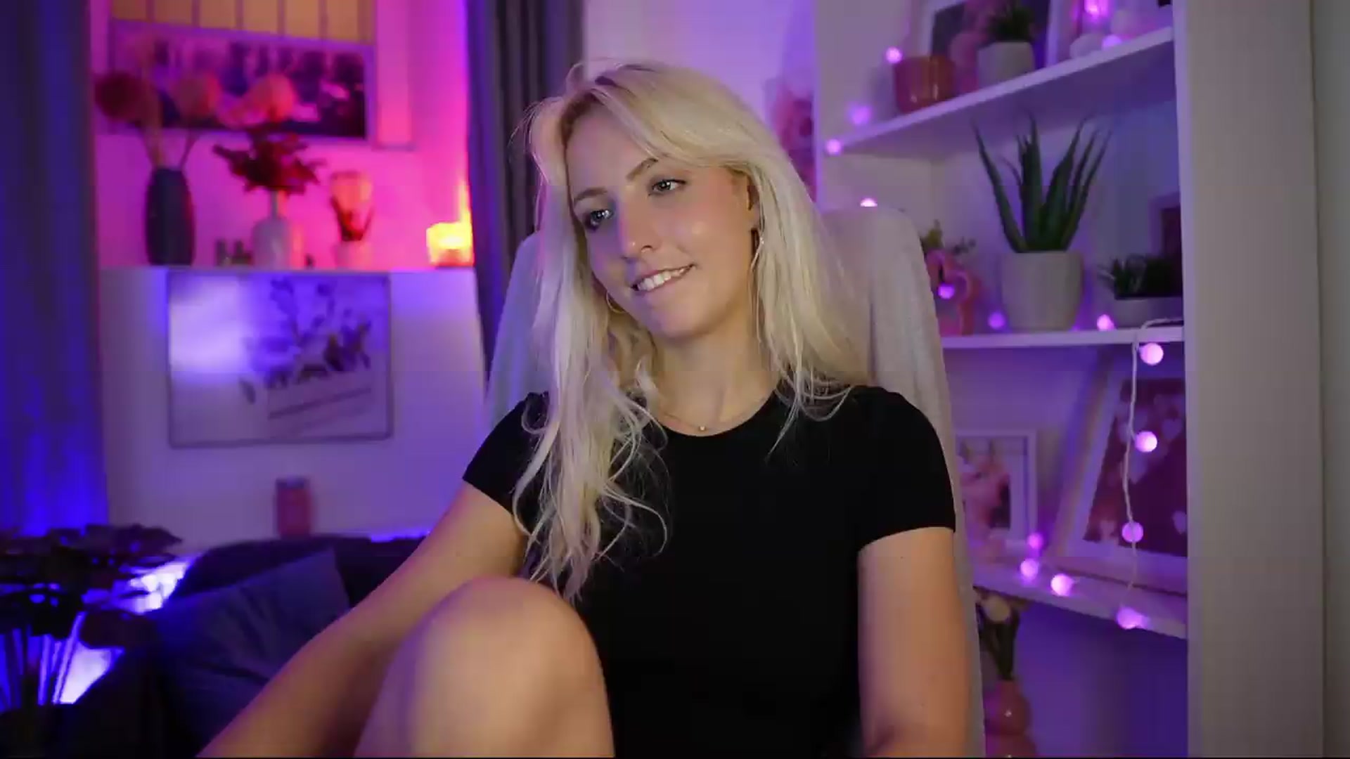 Gallery image thumbnail from Lucy_Cutie's myfreecams stream on, 08/03/2026, 22:42 image 4 of 20
