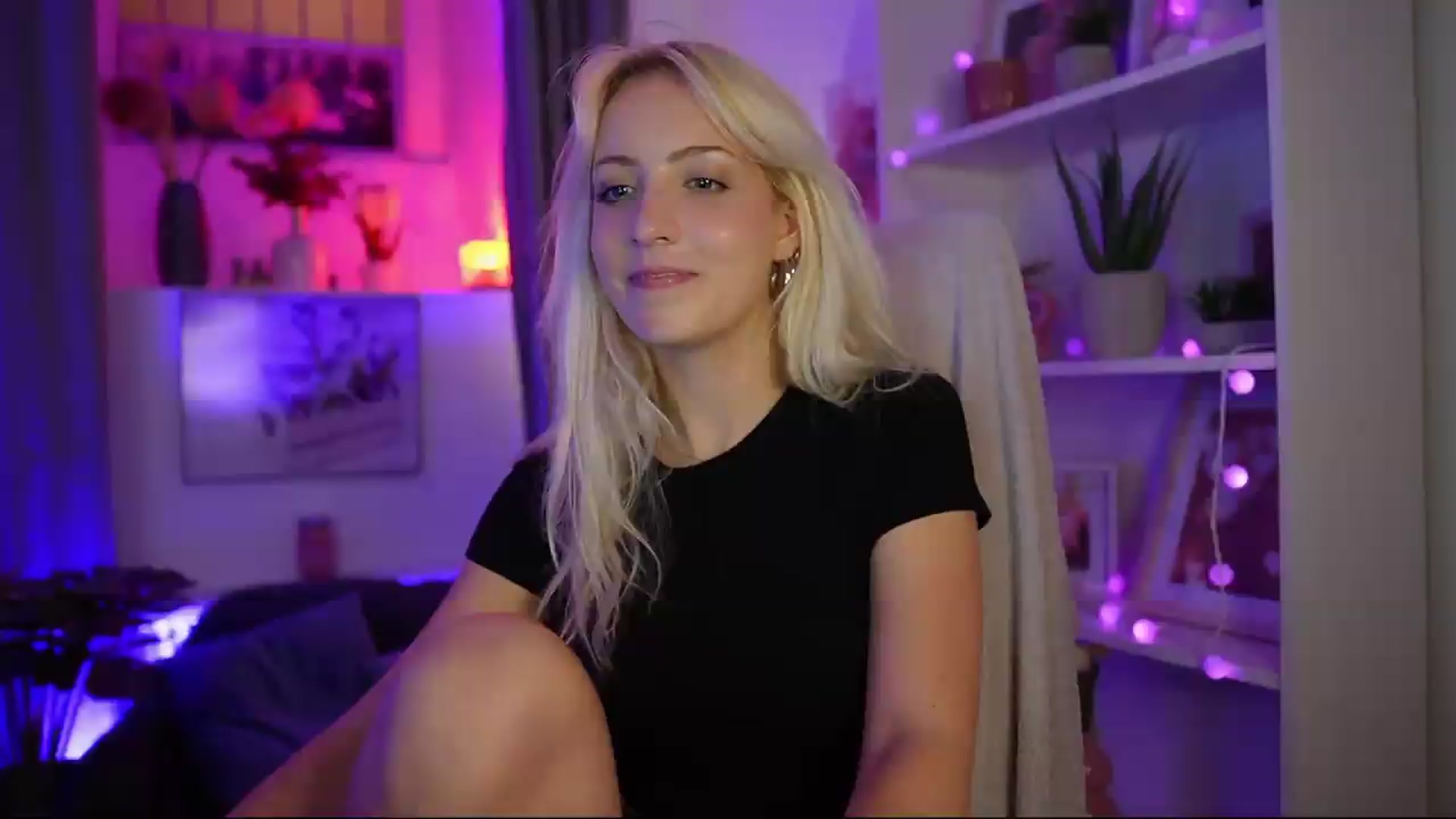 Gallery image thumbnail from Lucy_Cutie's myfreecams stream on, 08/03/2026, 22:42 image 3 of 20