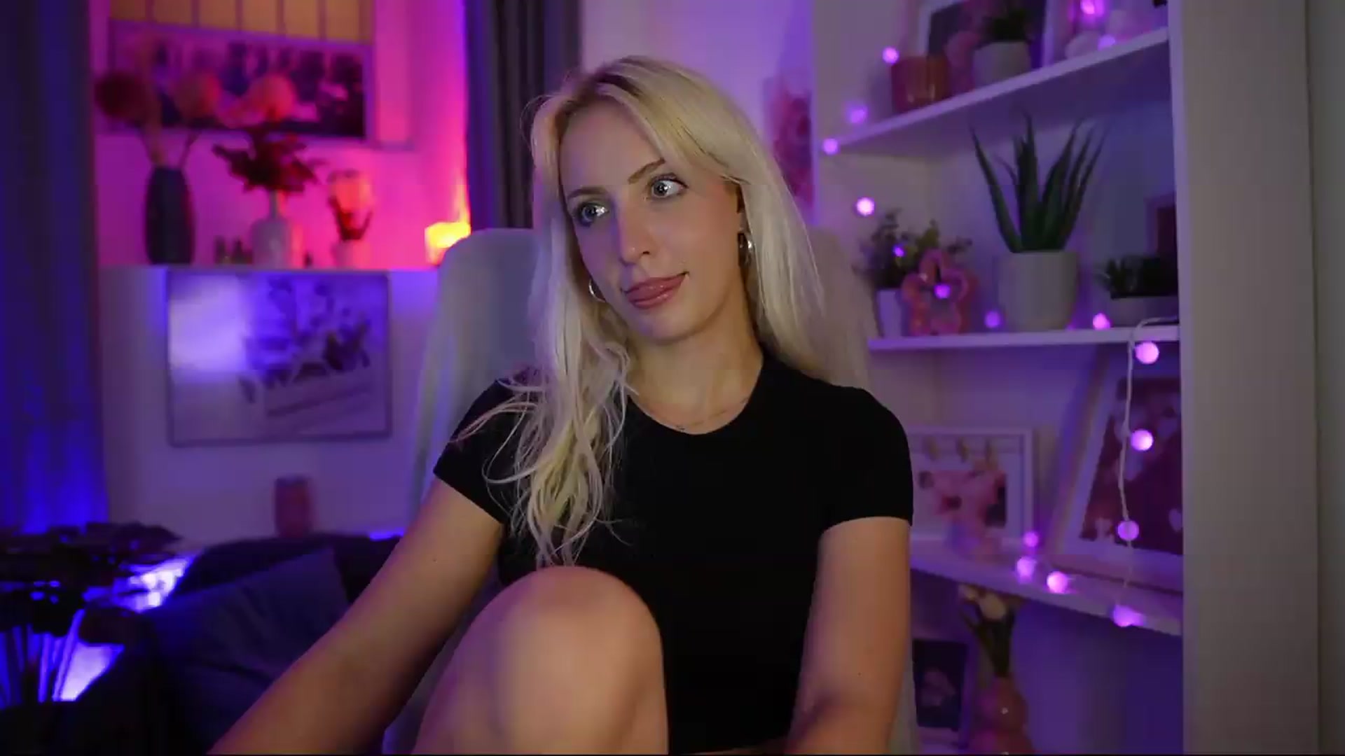 Gallery image thumbnail from Lucy_Cutie's myfreecams stream on, 08/03/2026, 22:42 image 16 of 20