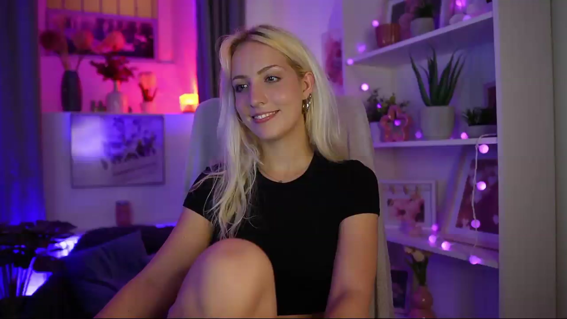 Gallery image thumbnail from Lucy_Cutie's myfreecams stream on, 08/03/2026, 22:42 image 17 of 20