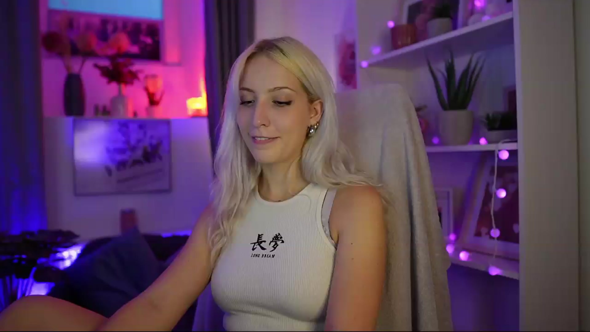 Gallery image thumbnail from Lucy_Cutie's myfreecams stream on, 08/06/2026, 18:17 image 15 of 20