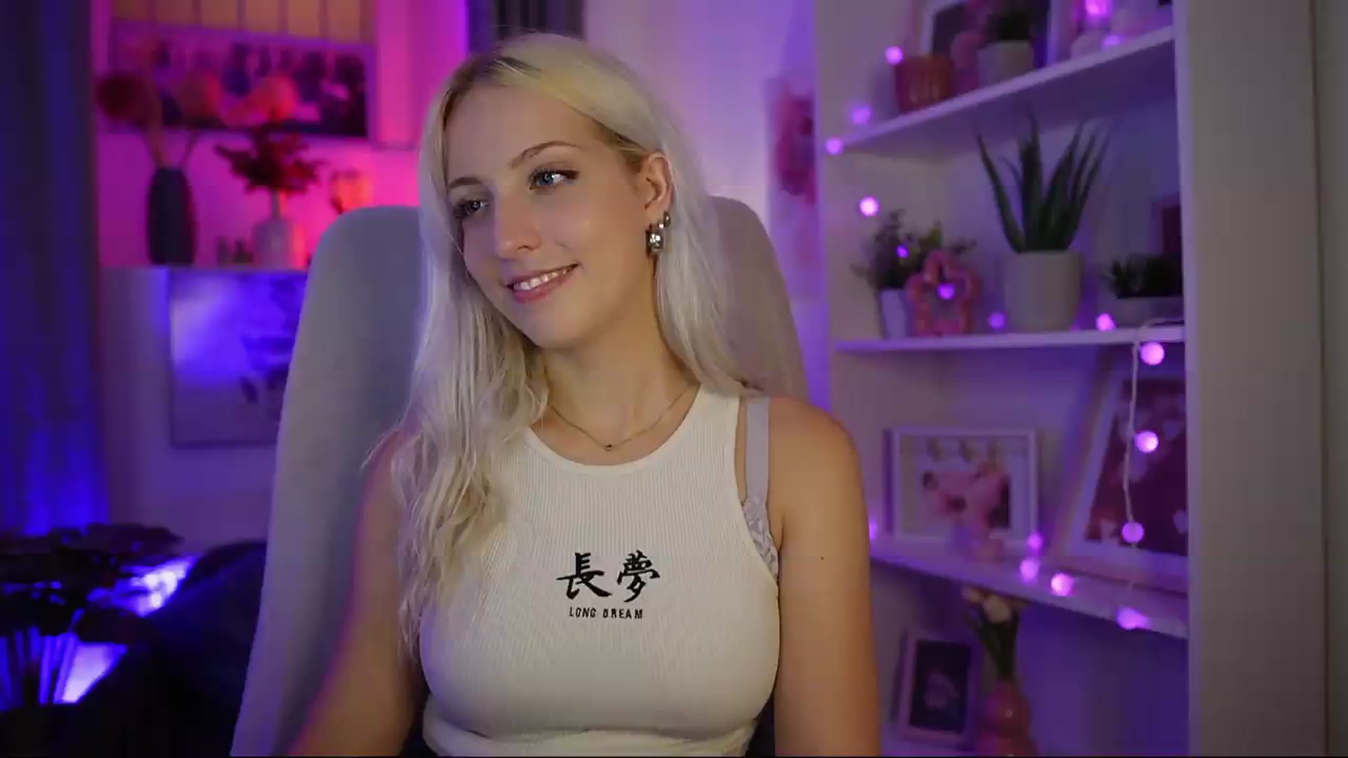Gallery image thumbnail from Lucy_Cutie's myfreecams stream on, 08/06/2026, 19:28 image 6 of 20
