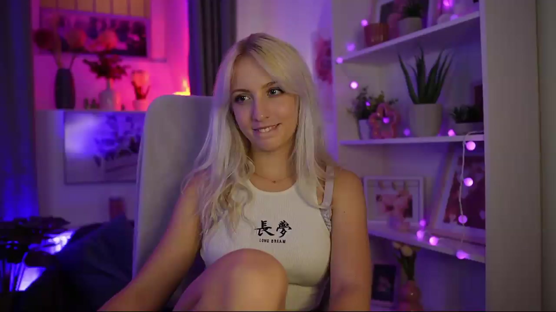 Gallery image thumbnail from Lucy_Cutie's myfreecams stream on, 08/06/2026, 20:32 image 19 of 20