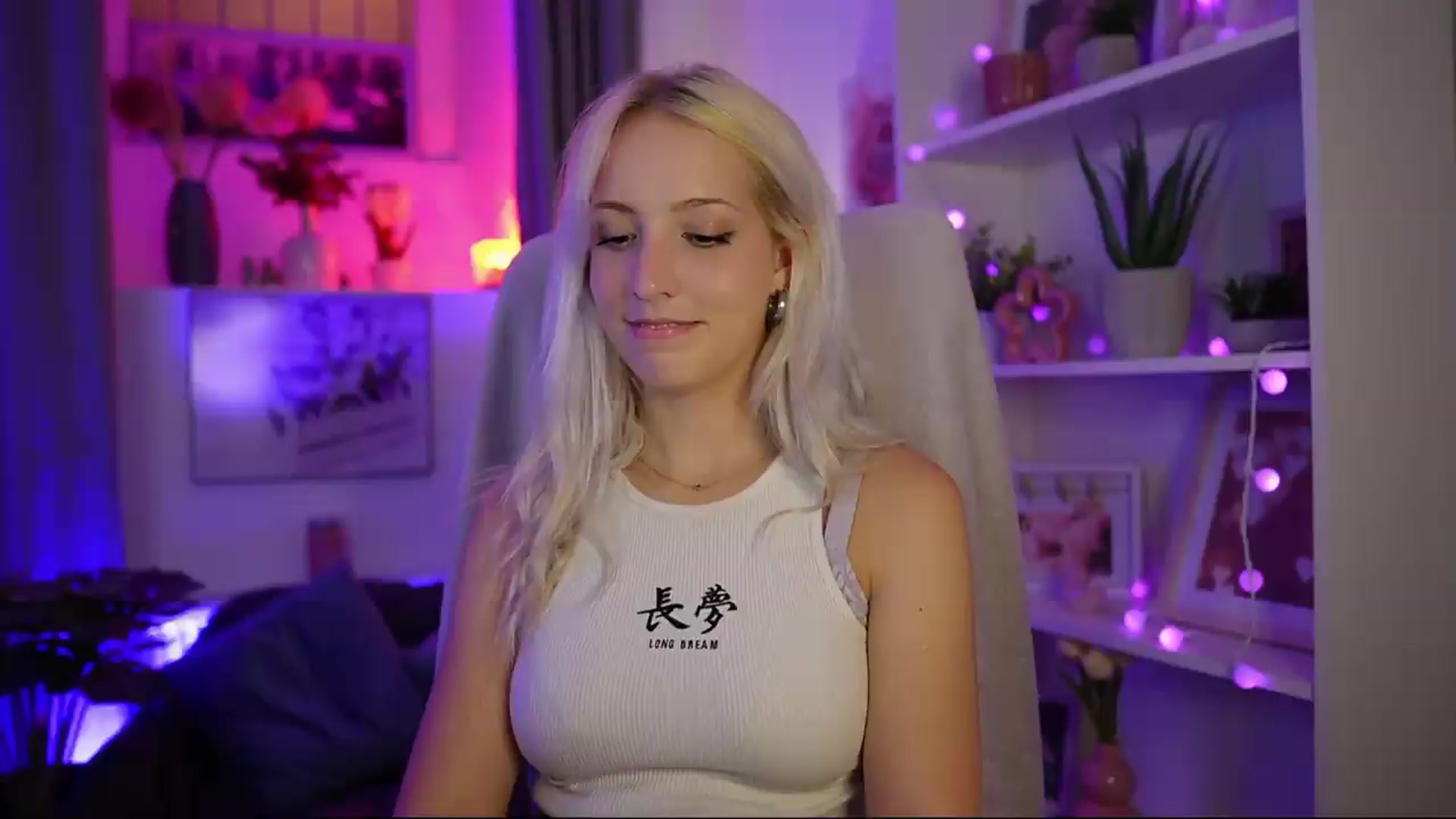 Gallery image thumbnail from Lucy_Cutie's myfreecams stream on, 08/06/2026, 22:26 image 4 of 20