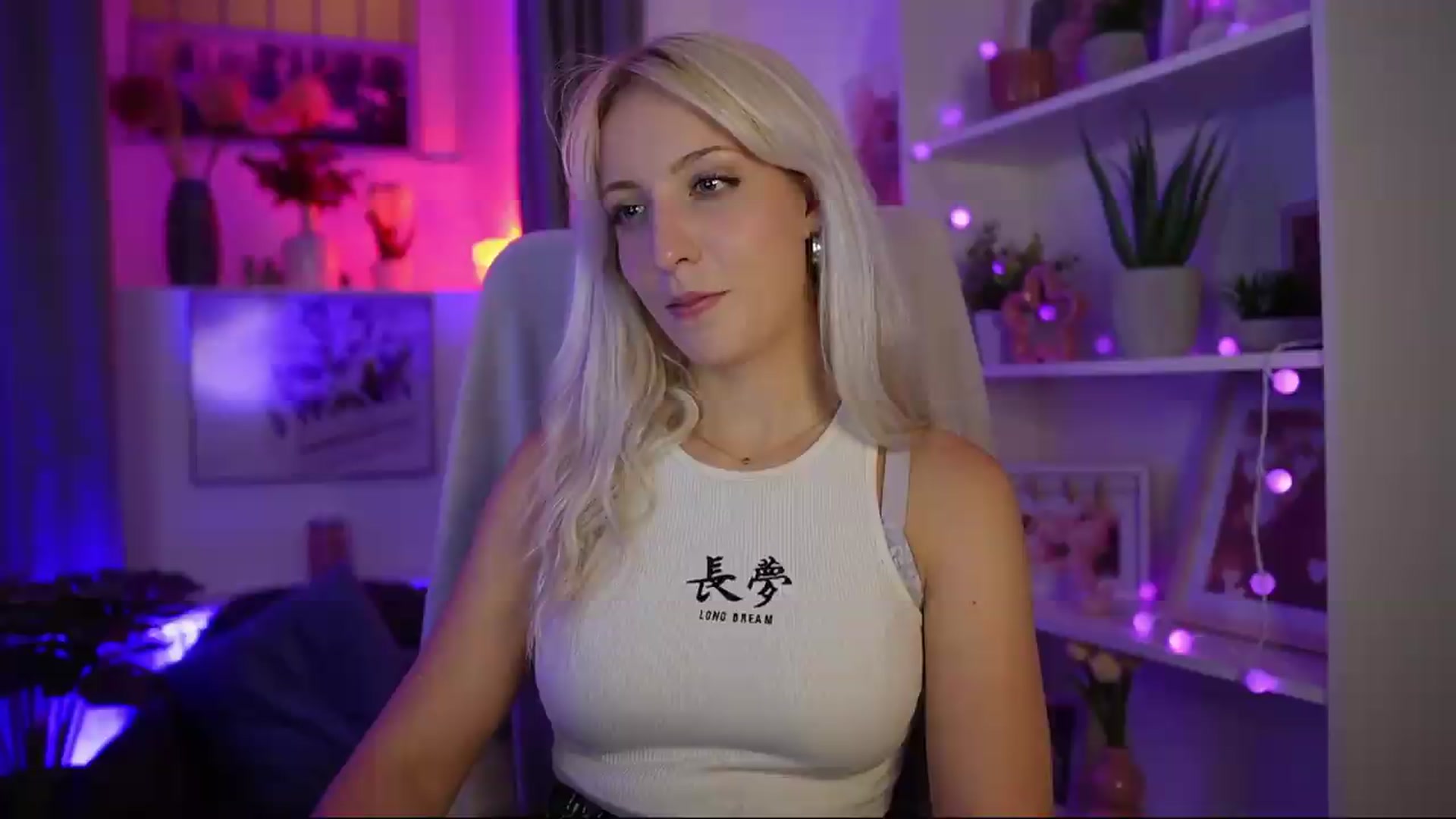 Gallery image thumbnail from Lucy_Cutie's myfreecams stream on, 08/06/2026, 22:26 image 14 of 20