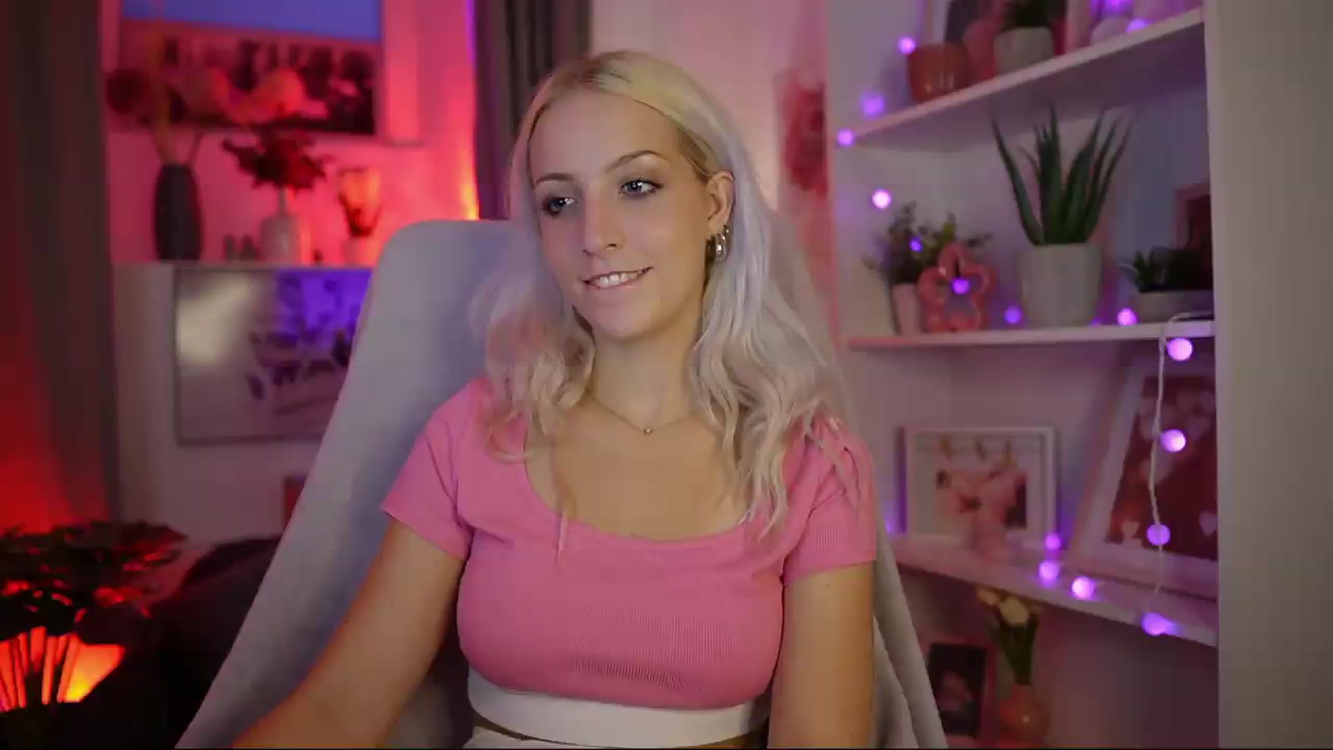 Gallery image thumbnail from Lucy_Cutie's myfreecams stream on, 08/07/2026, 18:45 image 11 of 20