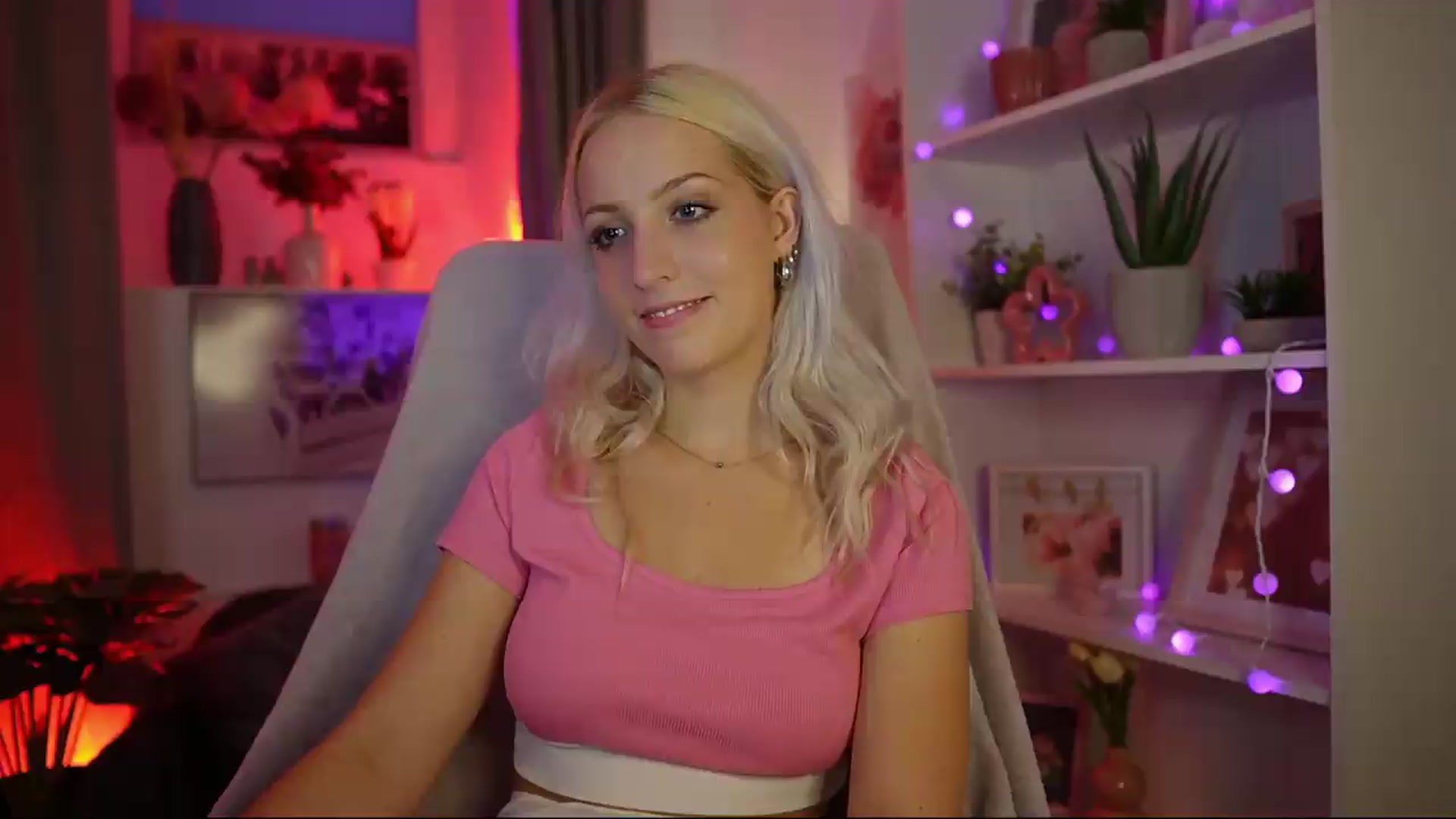 Gallery image thumbnail from Lucy_Cutie's myfreecams stream on, 08/07/2026, 18:45 image 12 of 20