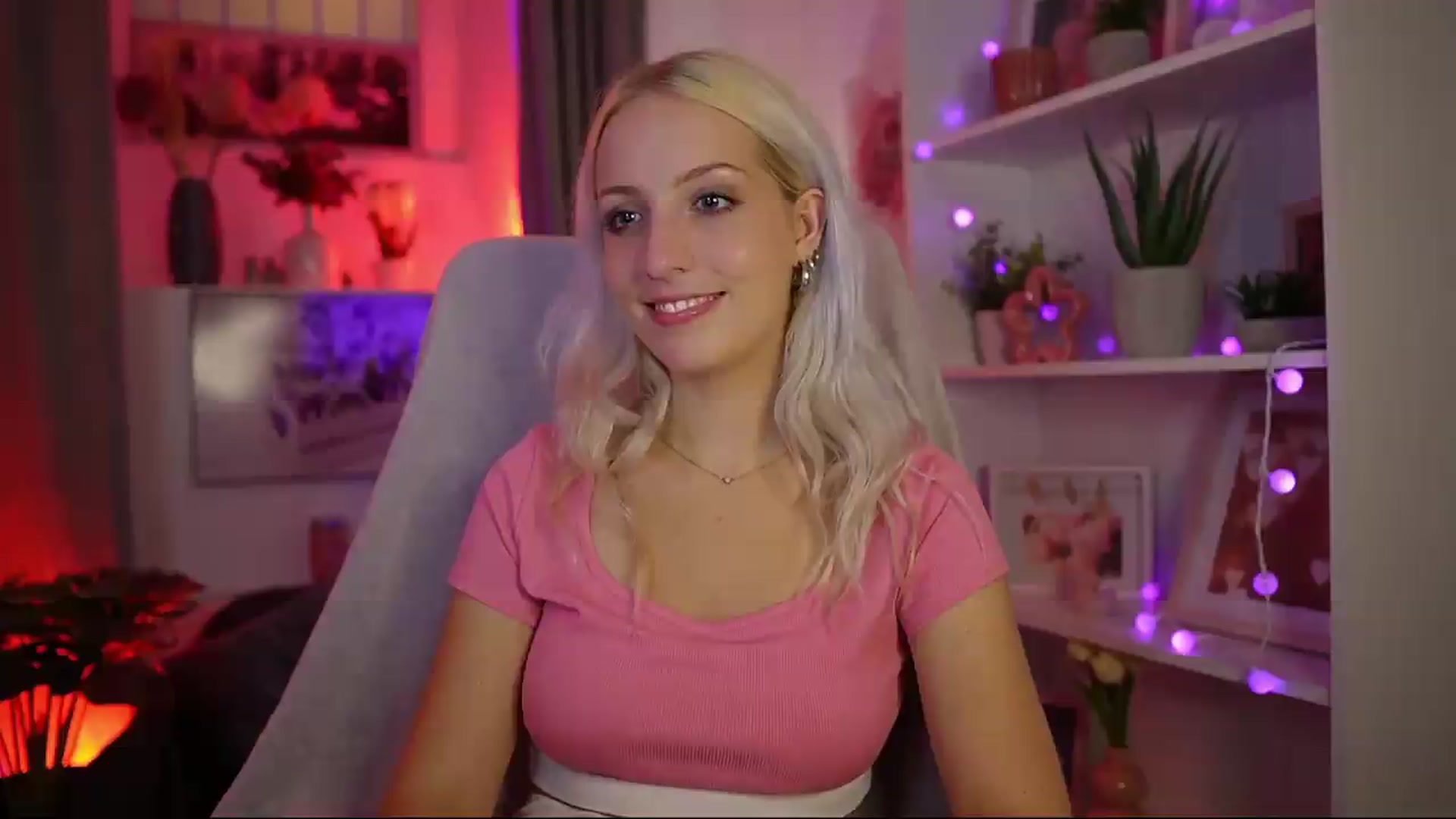 Gallery image thumbnail from Lucy_Cutie's myfreecams stream on, 08/07/2026, 18:45 image 14 of 20