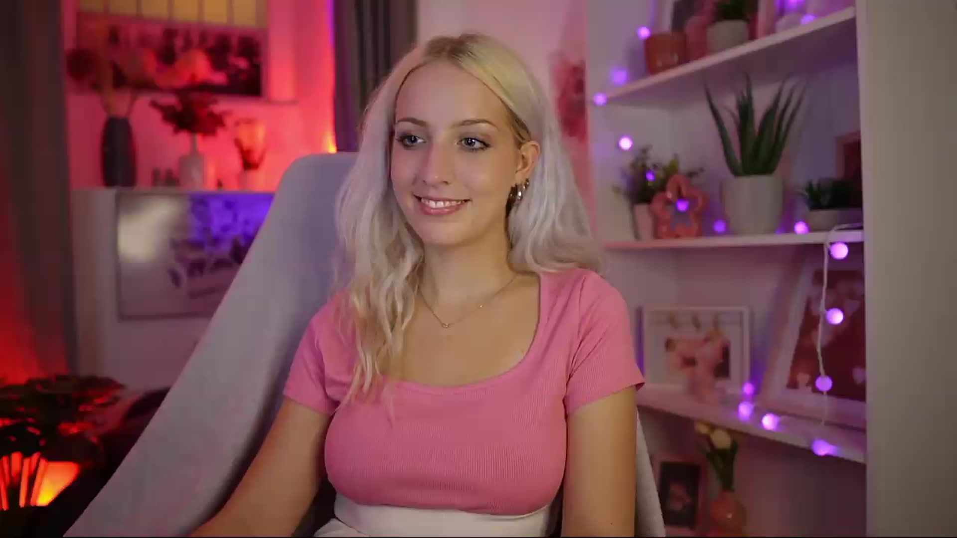 Gallery image thumbnail from Lucy_Cutie's myfreecams stream on, 08/07/2026, 18:45 image 16 of 20