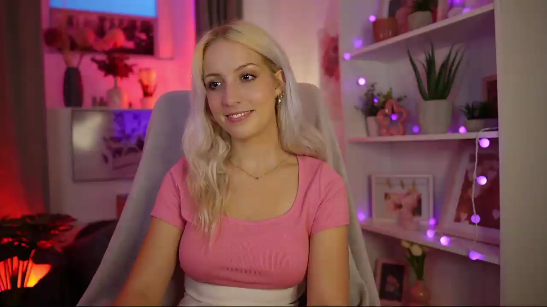Gallery image thumbnail from Lucy_Cutie's myfreecams stream on, 08/07/2026, 18:45 image 6 of 20