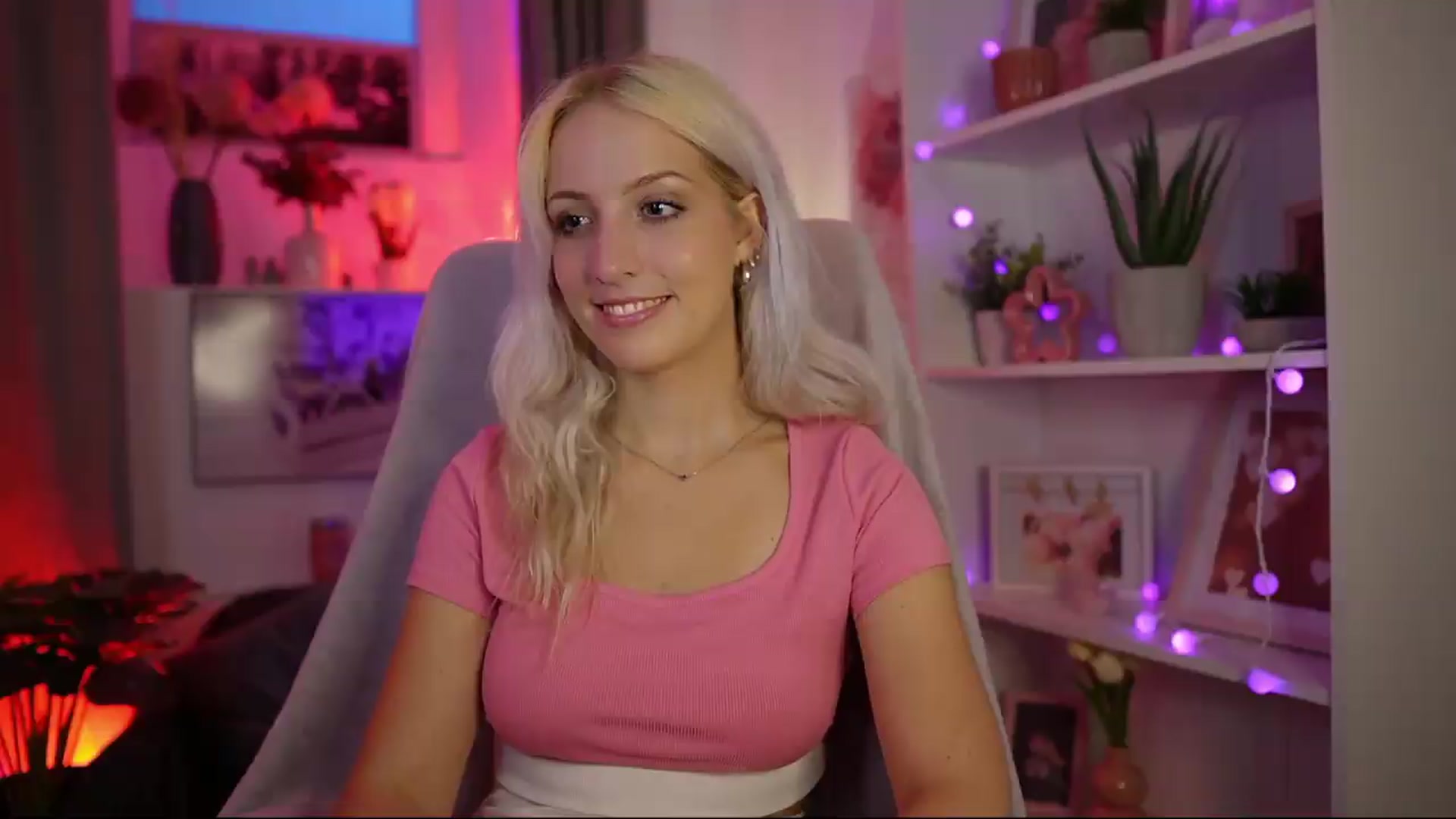 Gallery image thumbnail from Lucy_Cutie's myfreecams stream on, 08/07/2026, 18:45 image 7 of 20
