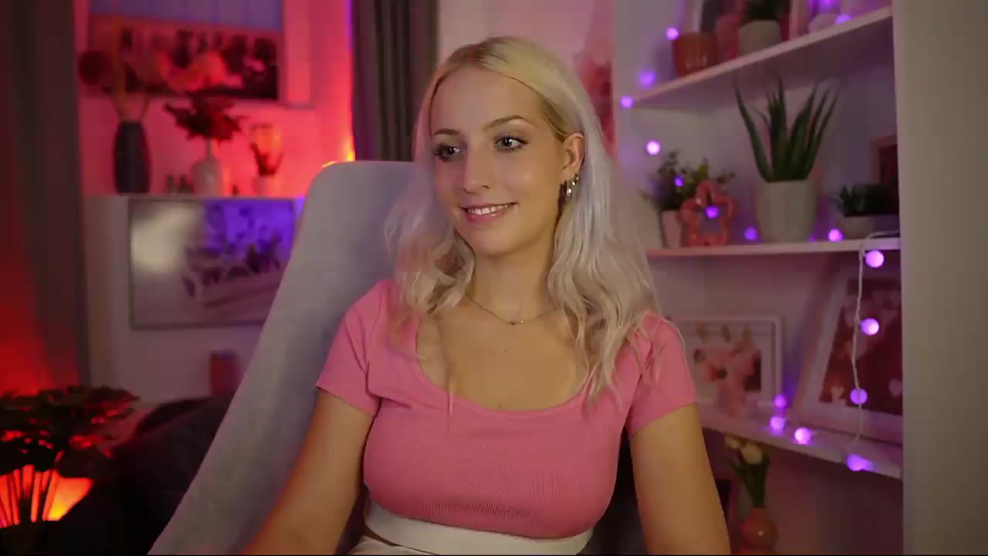 Gallery image thumbnail from Lucy_Cutie's myfreecams stream on, 08/07/2026, 18:45 image 13 of 20