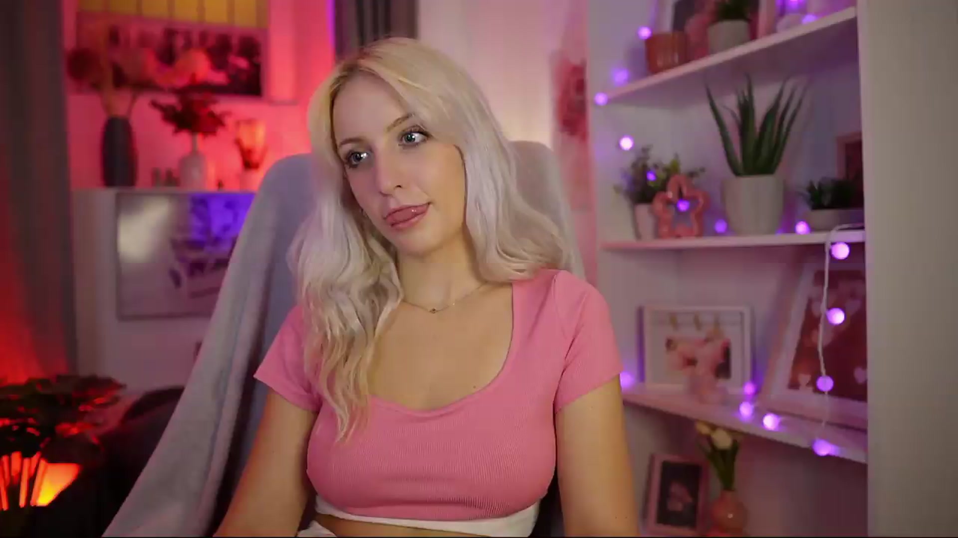 Gallery image thumbnail from Lucy_Cutie's myfreecams stream on, 08/07/2026, 18:45 image 20 of 20
