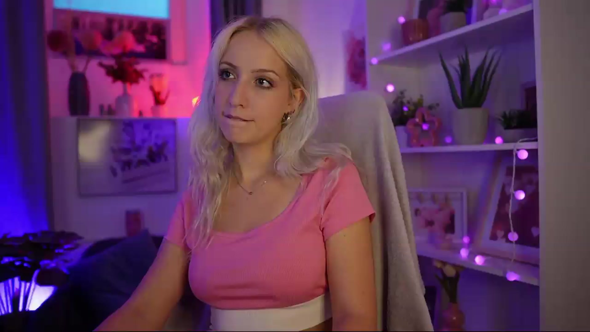 Gallery image thumbnail from Lucy_Cutie's myfreecams stream on, 08/07/2026, 18:45 image 2 of 20