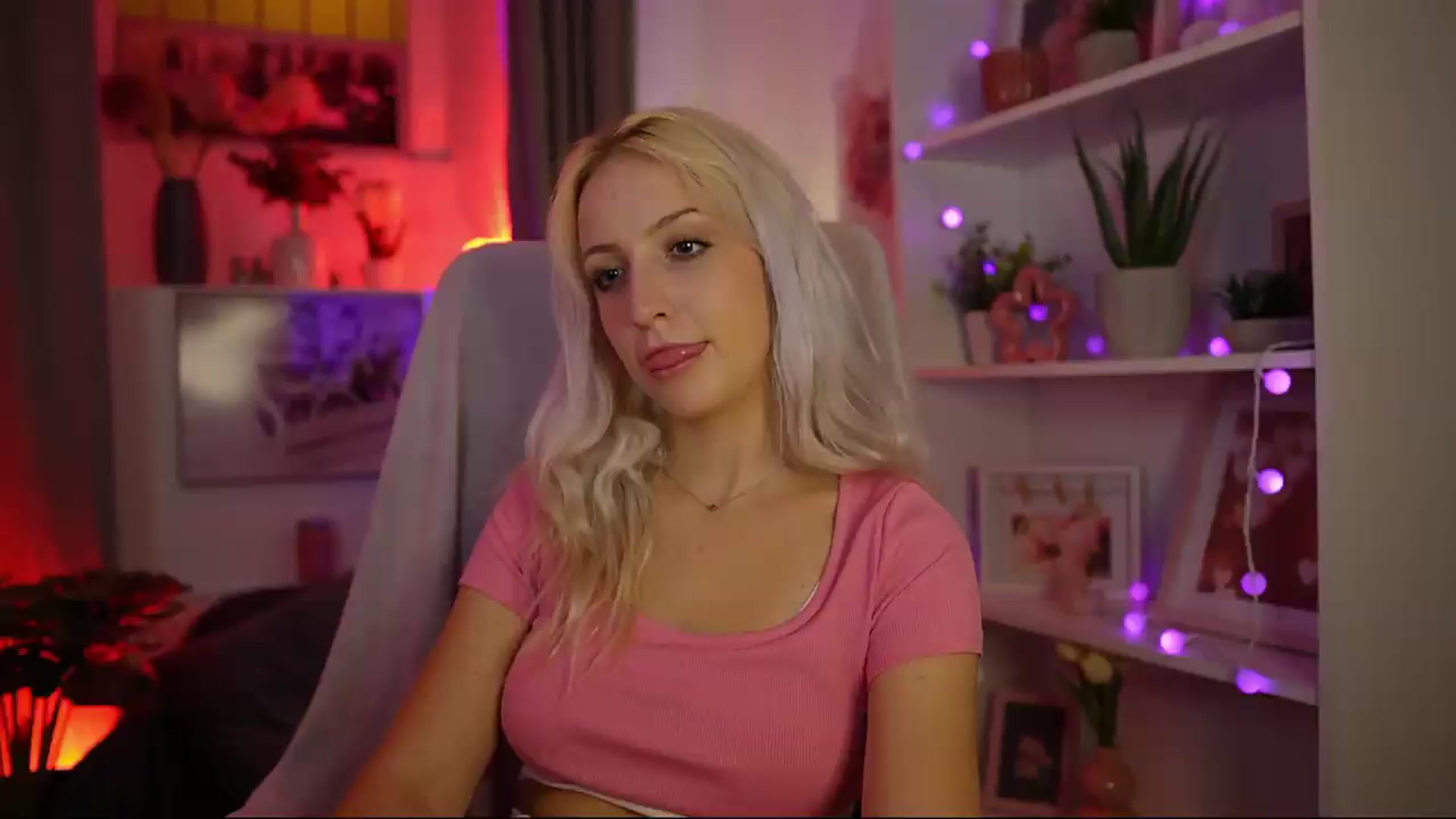 Gallery image thumbnail from Lucy_Cutie's myfreecams stream on, 08/07/2026, 19:32 image 4 of 20
