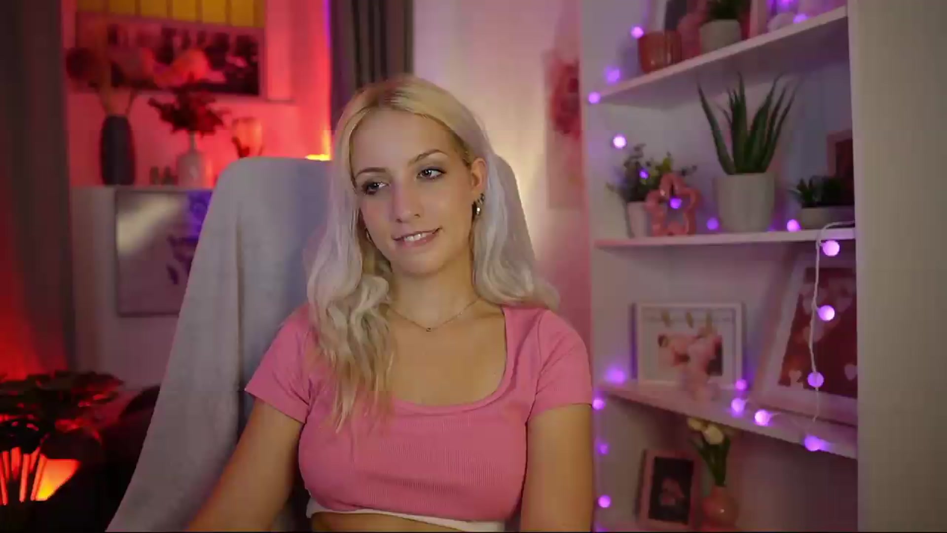 Gallery image thumbnail from Lucy_Cutie's myfreecams stream on, 08/07/2026, 19:32 image 14 of 20