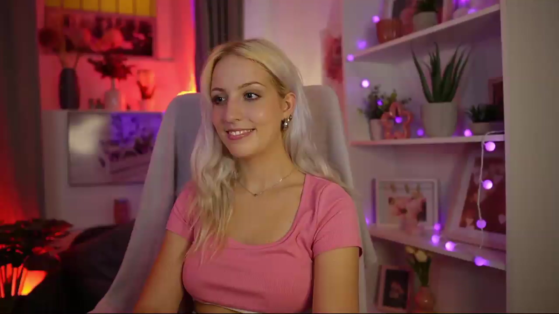 Gallery image thumbnail from Lucy_Cutie's myfreecams stream on, 08/07/2026, 19:32 image 9 of 20