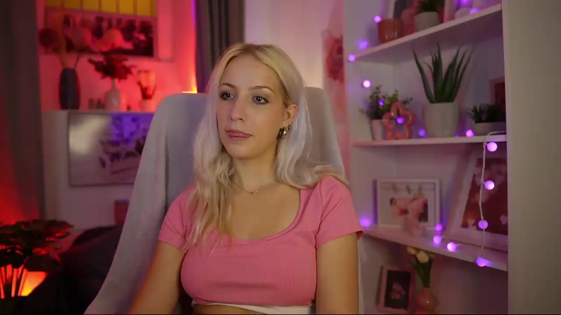 Gallery image thumbnail from Lucy_Cutie's myfreecams stream on, 08/07/2026, 19:32 image 19 of 20