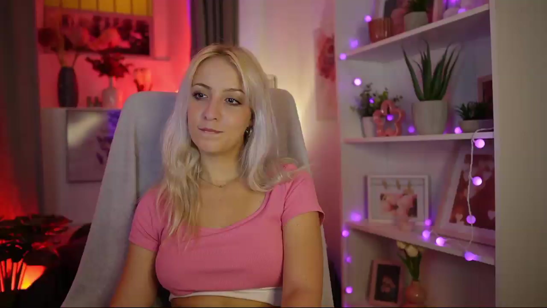 Gallery image thumbnail from Lucy_Cutie's myfreecams stream on, 08/07/2026, 19:32 image 7 of 20