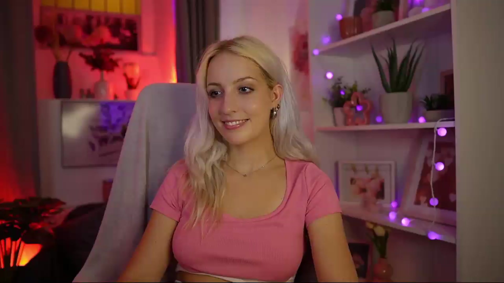 Gallery image thumbnail from Lucy_Cutie's myfreecams stream on, 08/07/2026, 19:32 image 10 of 20