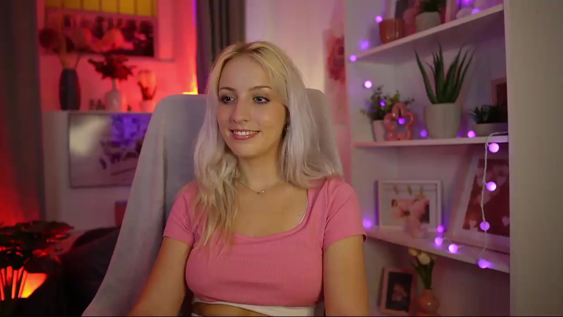 Gallery image thumbnail from Lucy_Cutie's myfreecams stream on, 08/07/2026, 19:32 image 3 of 20