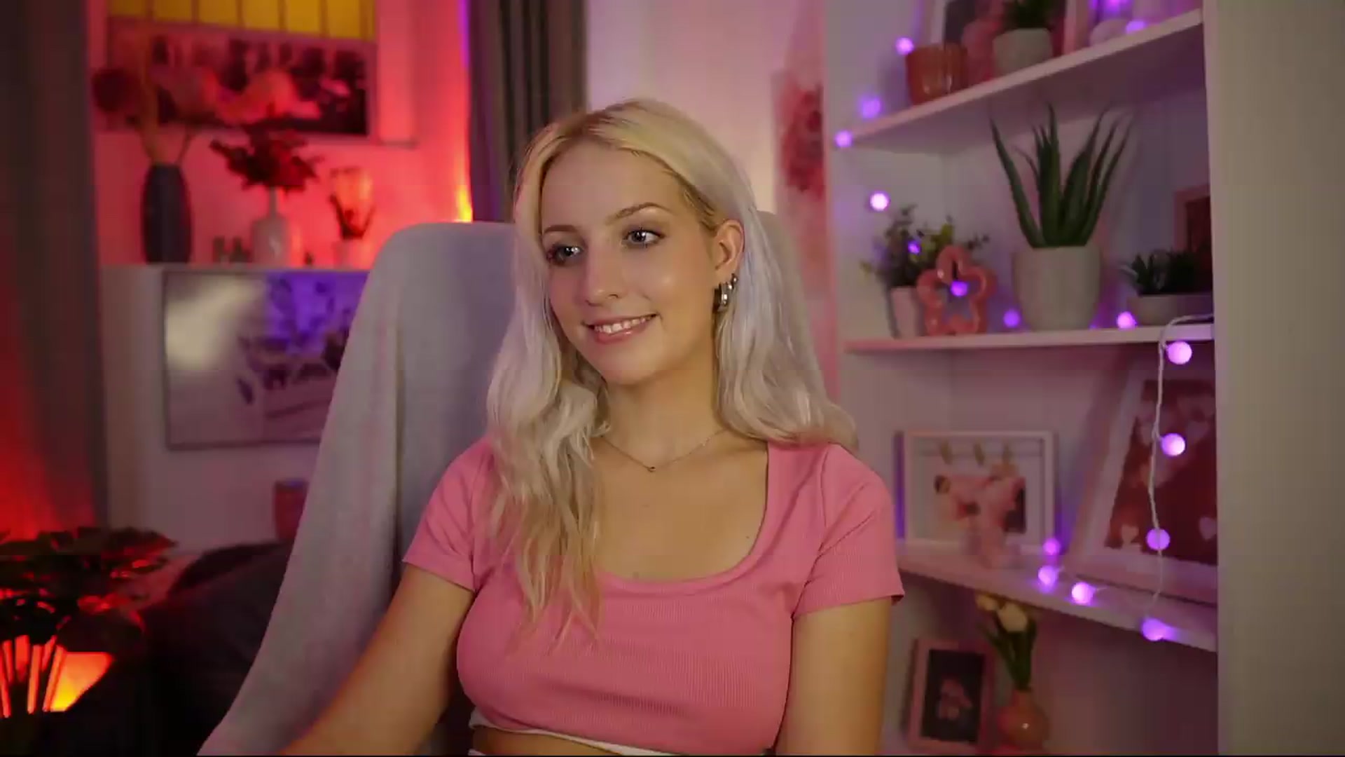 Gallery image thumbnail from Lucy_Cutie's myfreecams stream on, 08/07/2026, 19:32 image 15 of 20