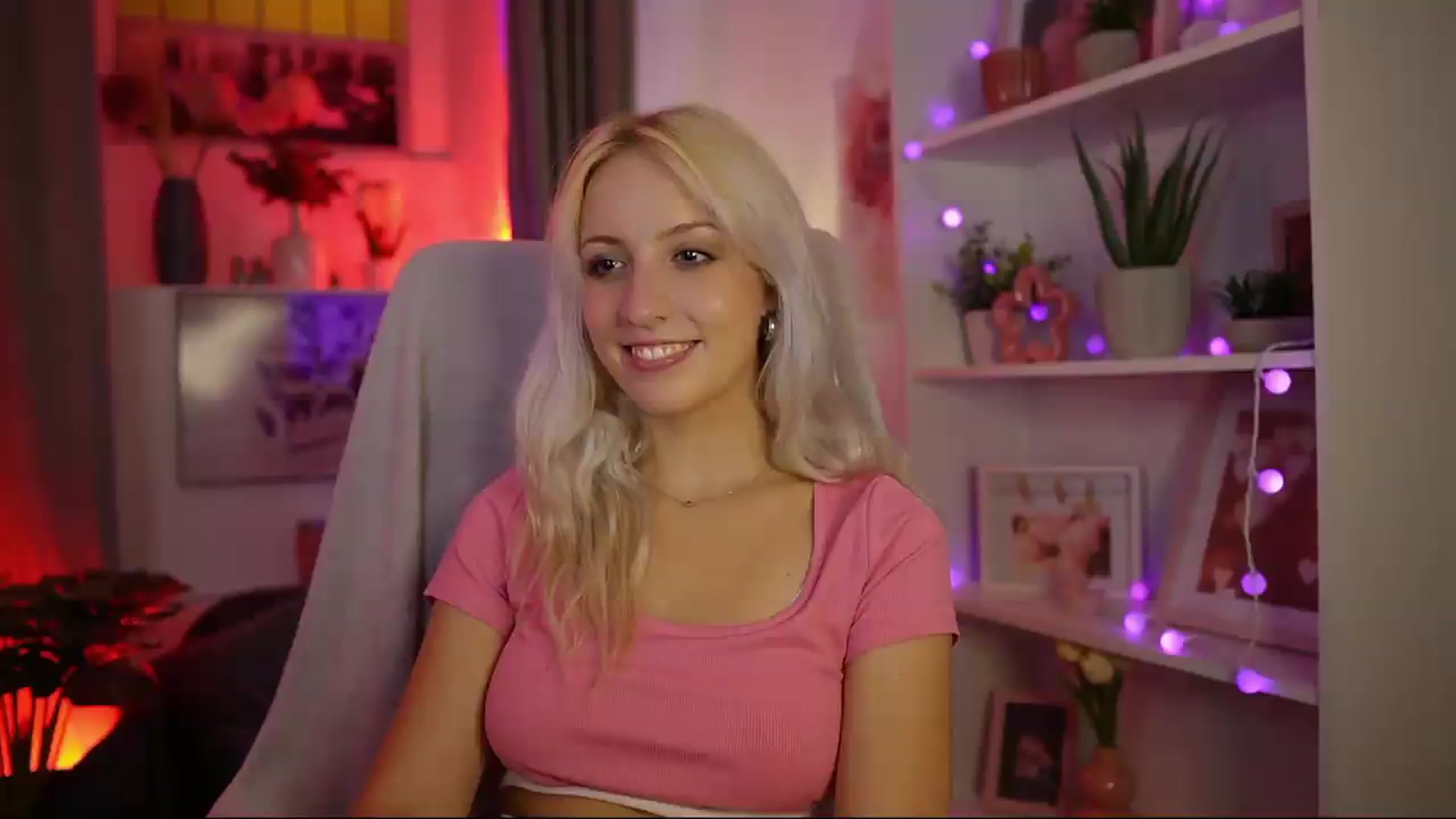 Gallery image thumbnail from Lucy_Cutie's myfreecams stream on, 08/07/2026, 19:32 image 20 of 20