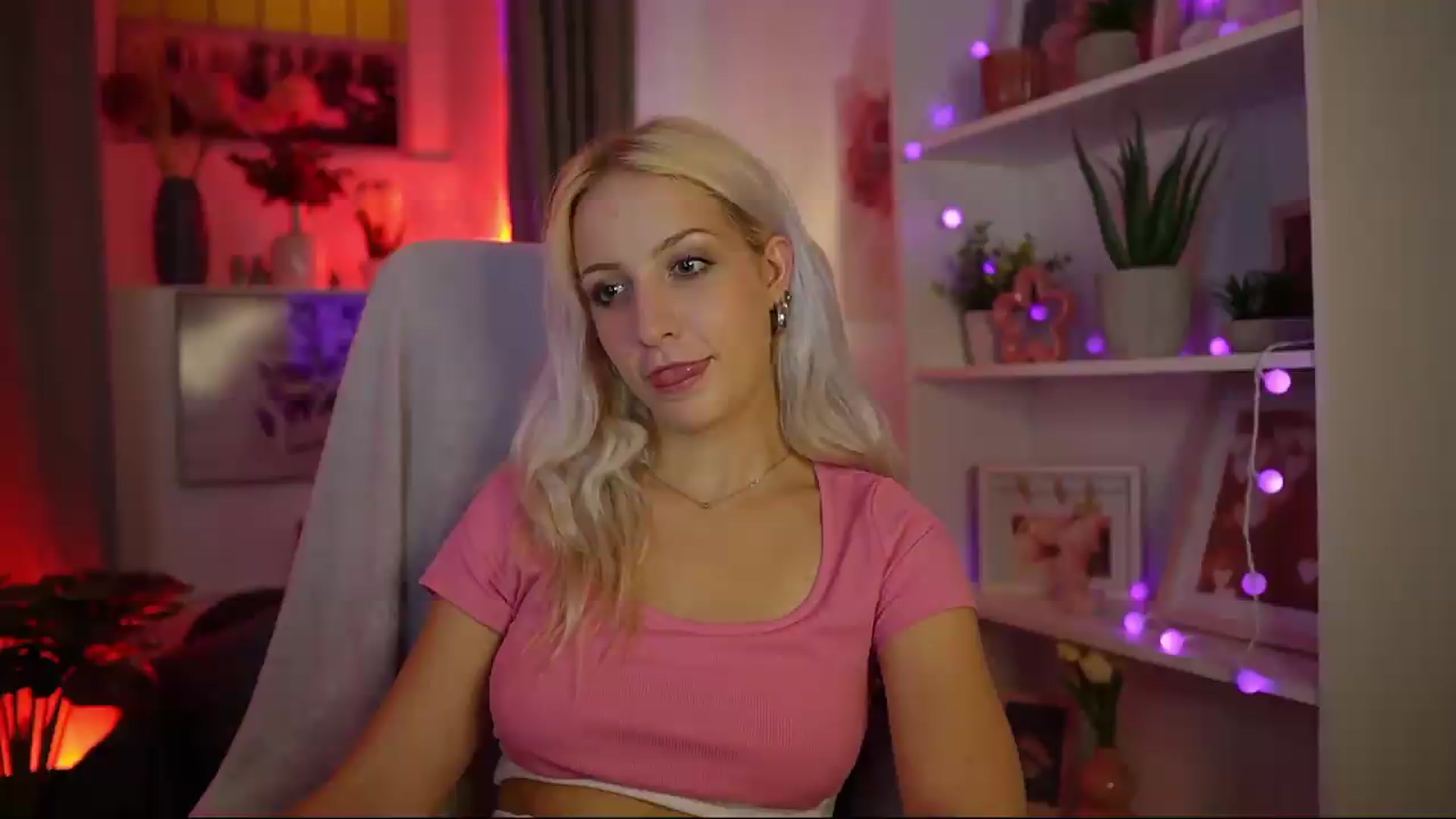 Gallery image thumbnail from Lucy_Cutie's myfreecams stream on, 08/07/2026, 19:32 image 12 of 20