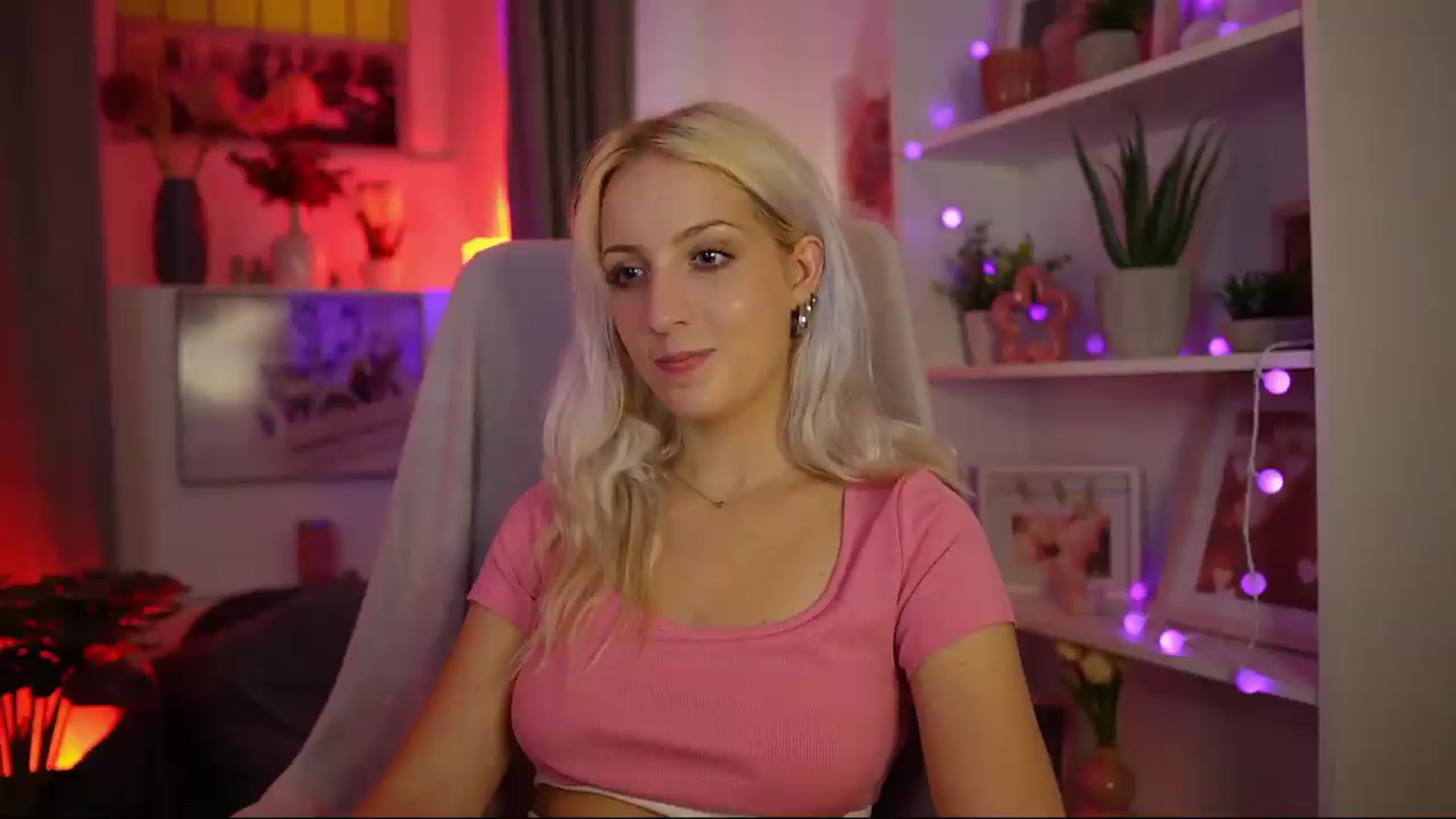 Gallery image thumbnail from Lucy_Cutie's myfreecams stream on, 08/07/2026, 19:32 image 18 of 20