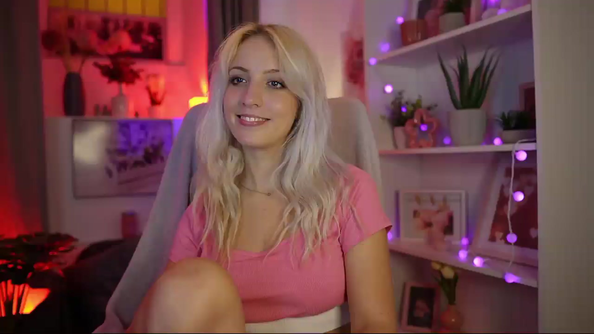 Gallery image thumbnail from Lucy_Cutie's myfreecams stream on, 08/07/2026, 20:29 image 14 of 20