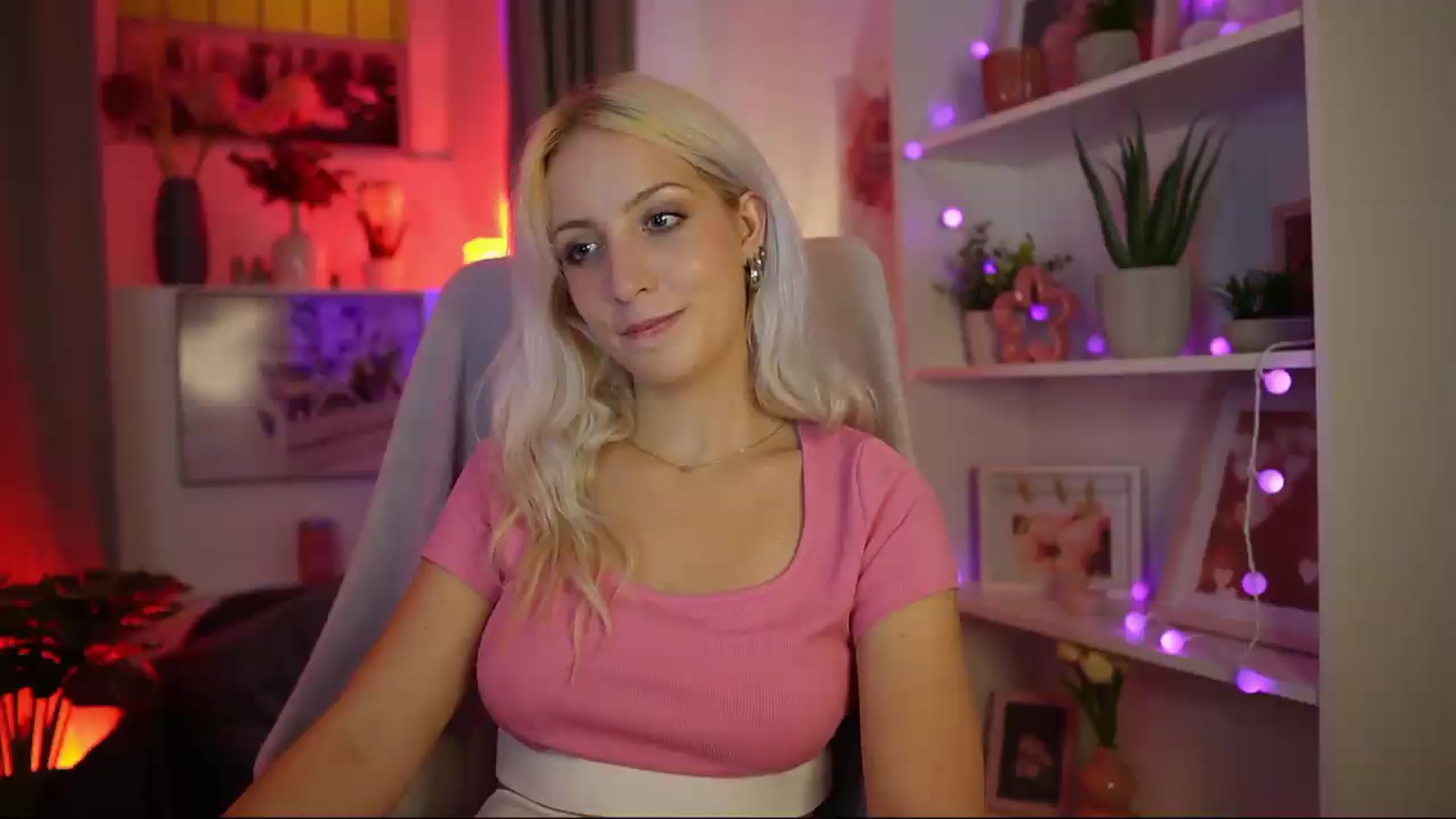 Gallery image thumbnail from Lucy_Cutie's myfreecams stream on, 08/07/2026, 20:29 image 11 of 20