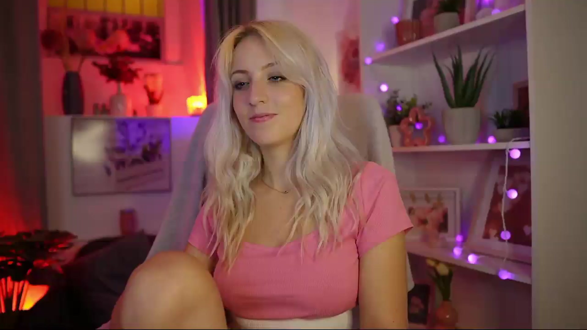 Gallery image thumbnail from Lucy_Cutie's myfreecams stream on, 08/07/2026, 20:29 image 15 of 20