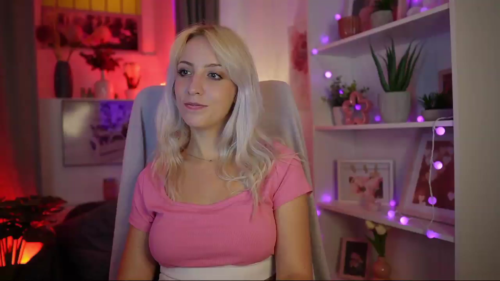 Gallery image thumbnail from Lucy_Cutie's myfreecams stream on, 08/07/2026, 22:46 image 18 of 20