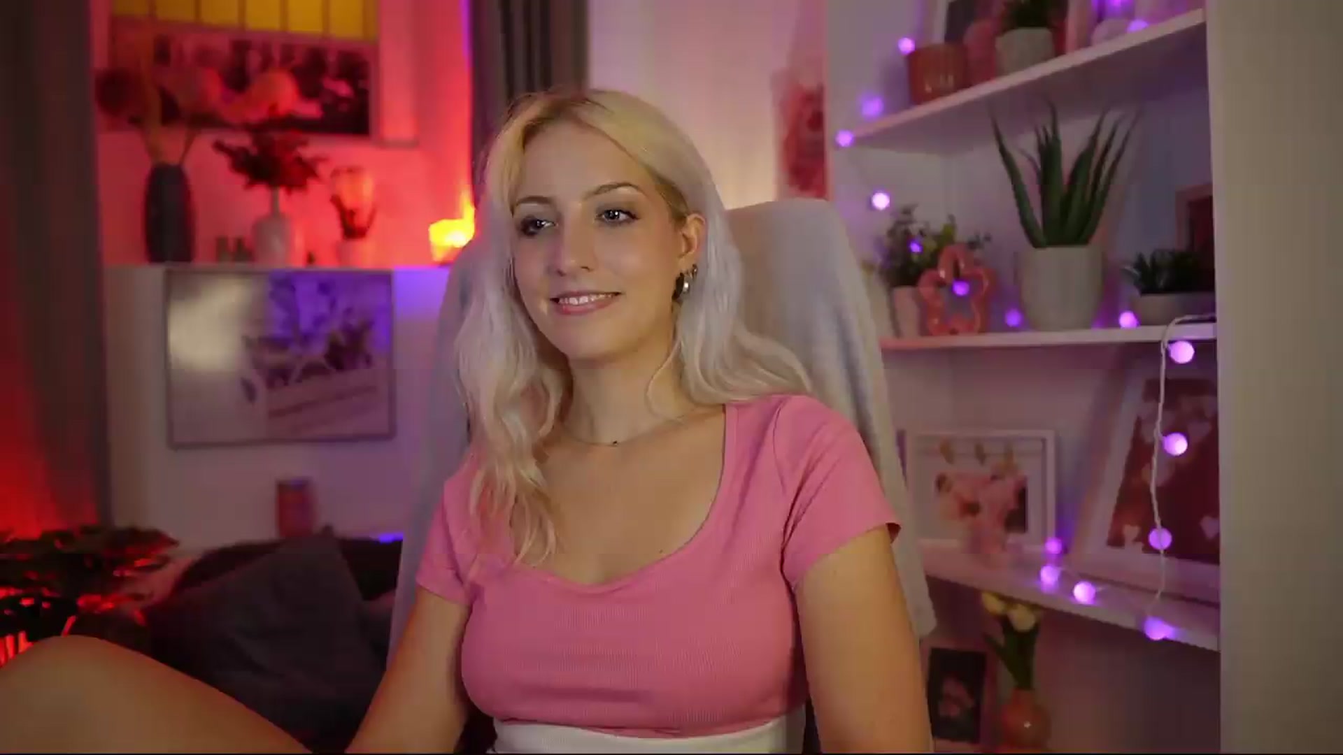 Gallery image thumbnail from Lucy_Cutie's myfreecams stream on, 08/07/2026, 22:46 image 5 of 20
