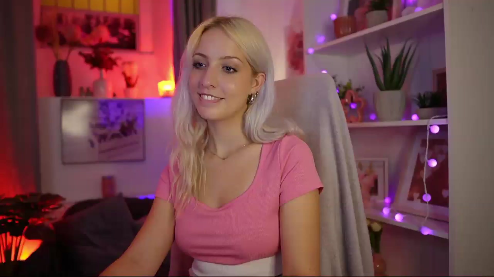 Gallery image thumbnail from Lucy_Cutie's myfreecams stream on, 08/07/2026, 22:46 image 12 of 20