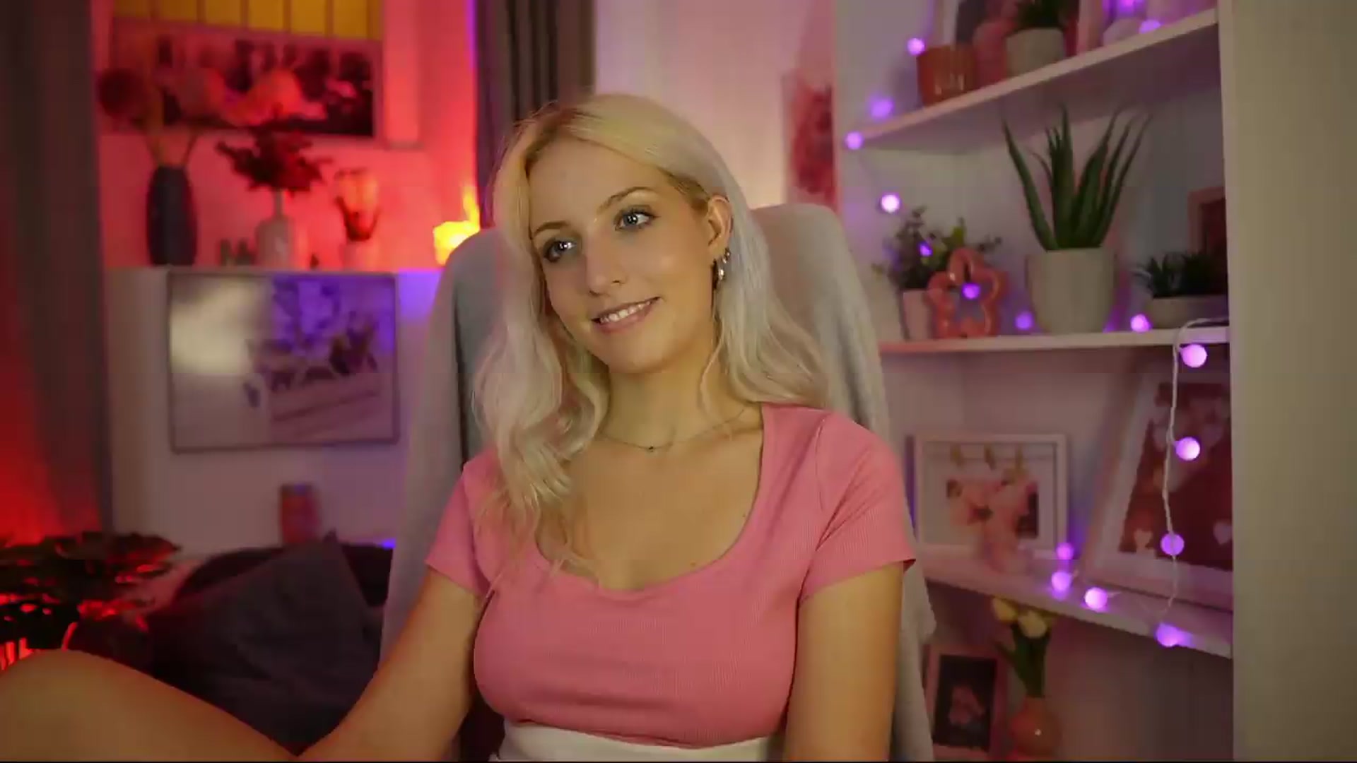 Gallery image thumbnail from Lucy_Cutie's myfreecams stream on, 08/07/2026, 22:46 image 6 of 20