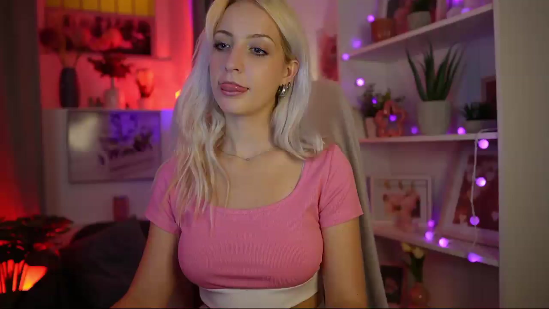 Gallery image thumbnail from Lucy_Cutie's myfreecams stream on, 08/07/2026, 22:46 image 15 of 20