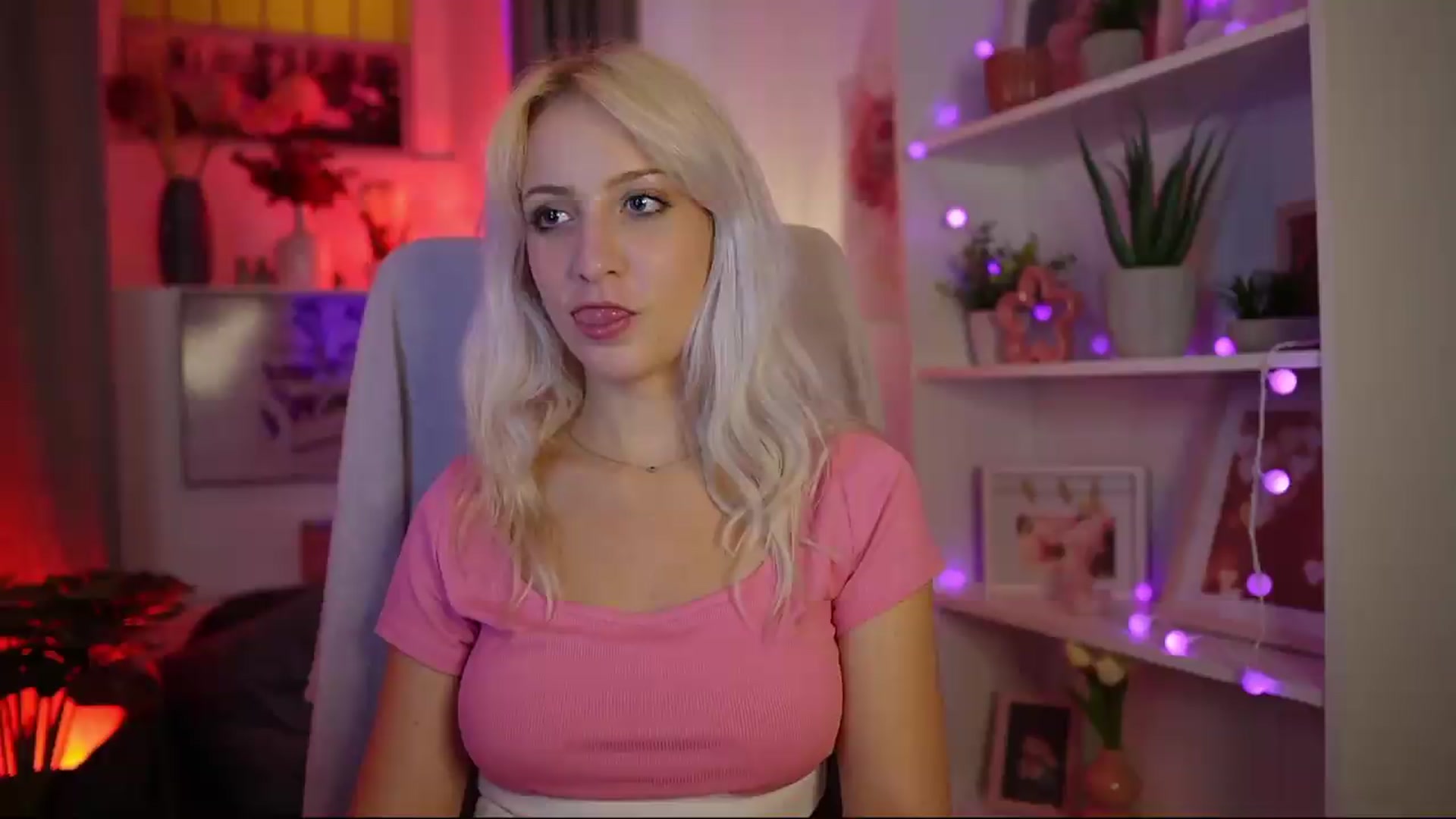 Gallery image thumbnail from Lucy_Cutie's myfreecams stream on, 08/07/2026, 22:46 image 17 of 20