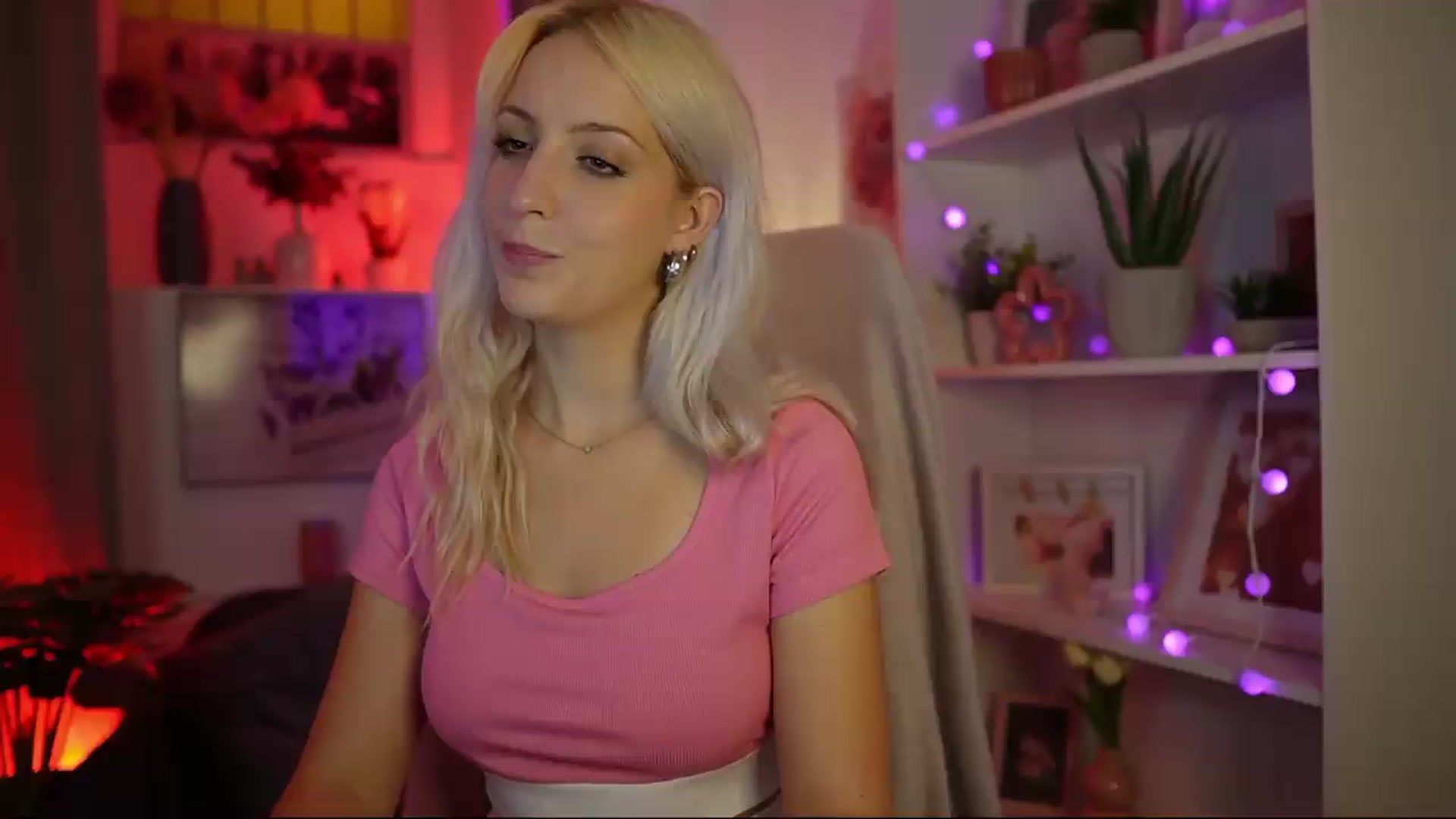 Gallery image thumbnail from Lucy_Cutie's myfreecams stream on, 08/07/2026, 22:46 image 11 of 20