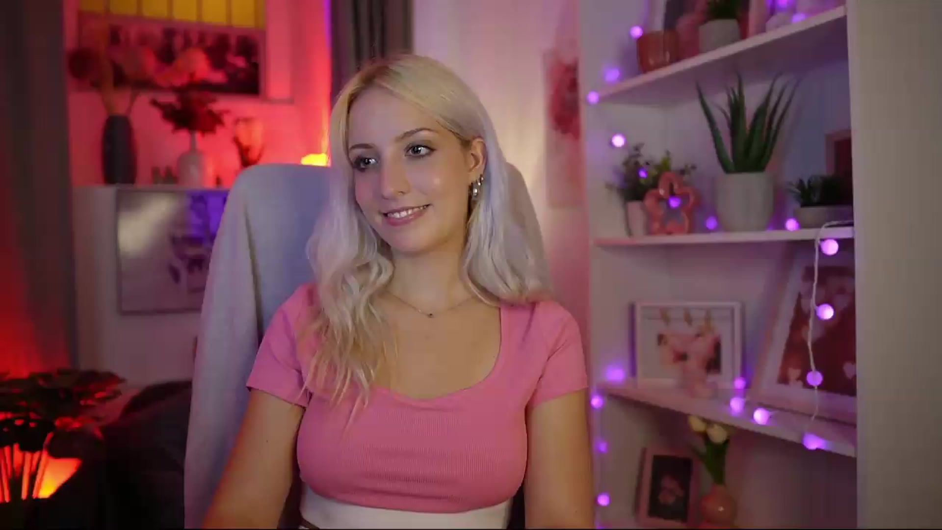 Gallery image thumbnail from Lucy_Cutie's myfreecams stream on, 08/07/2026, 22:46 image 14 of 20