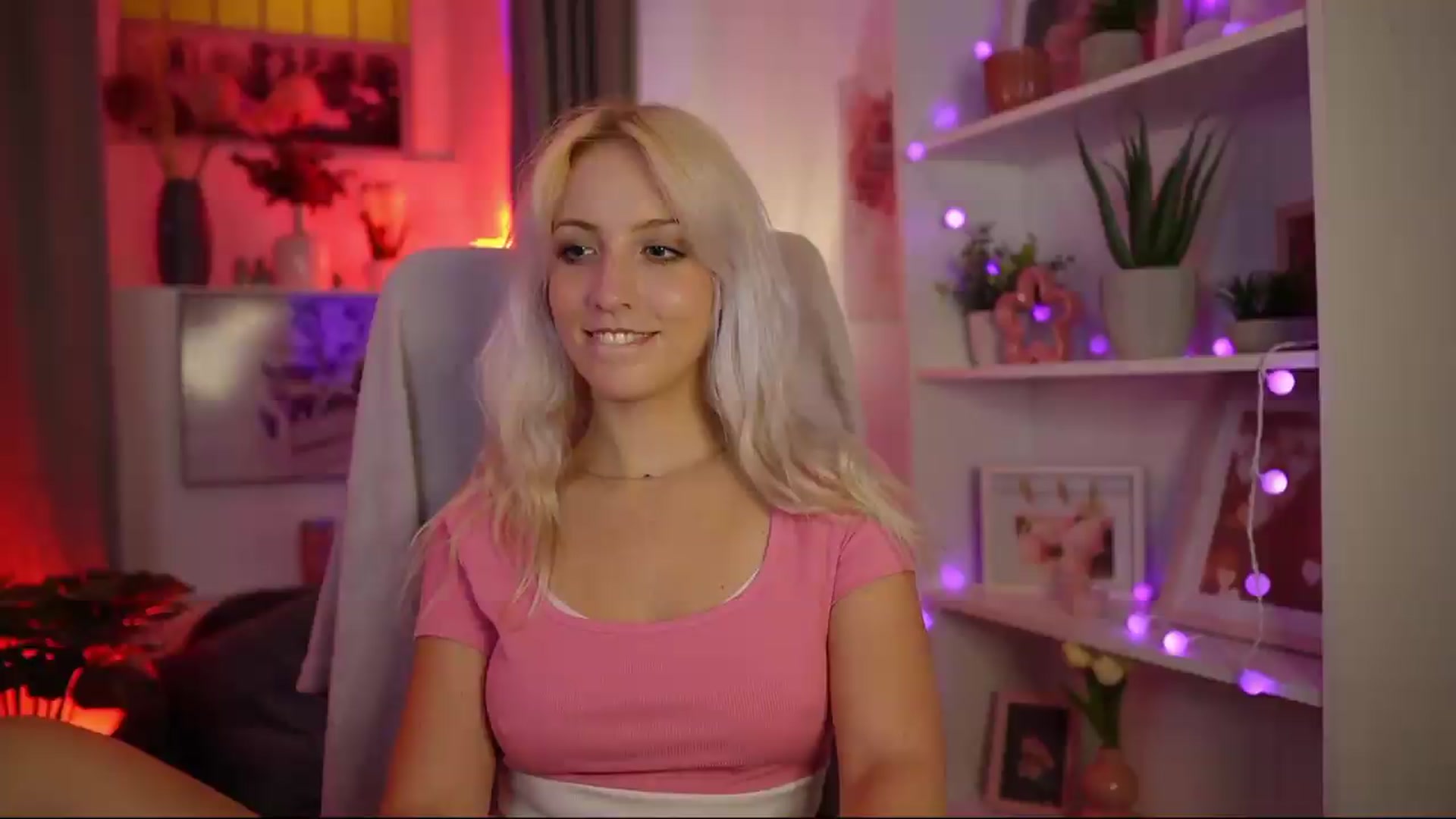 Gallery image thumbnail from Lucy_Cutie's myfreecams stream on, 08/07/2026, 22:46 image 4 of 20
