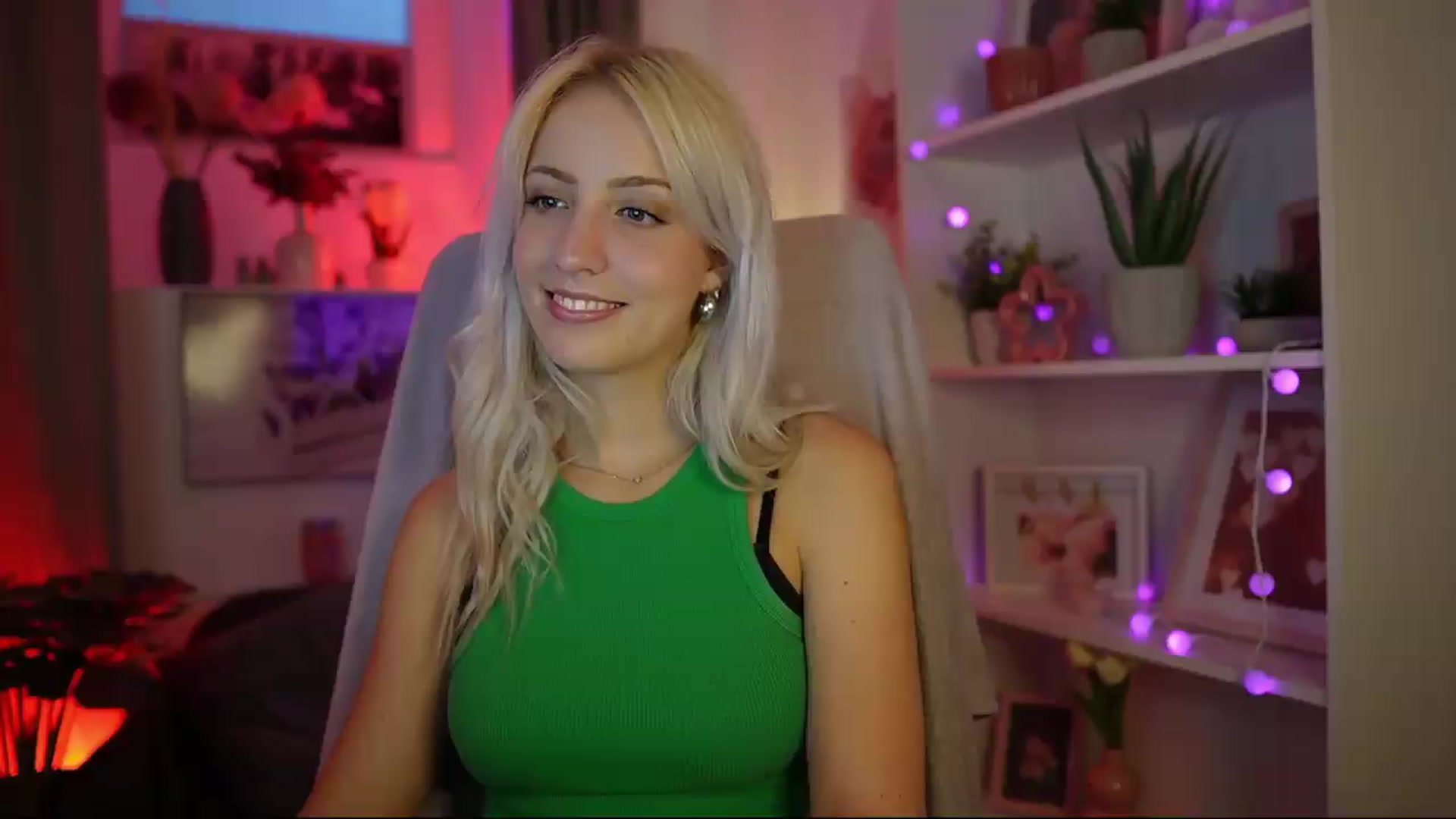 Gallery image thumbnail from Lucy_Cutie's myfreecams stream on, 08/08/2026, 18:46 image 8 of 20