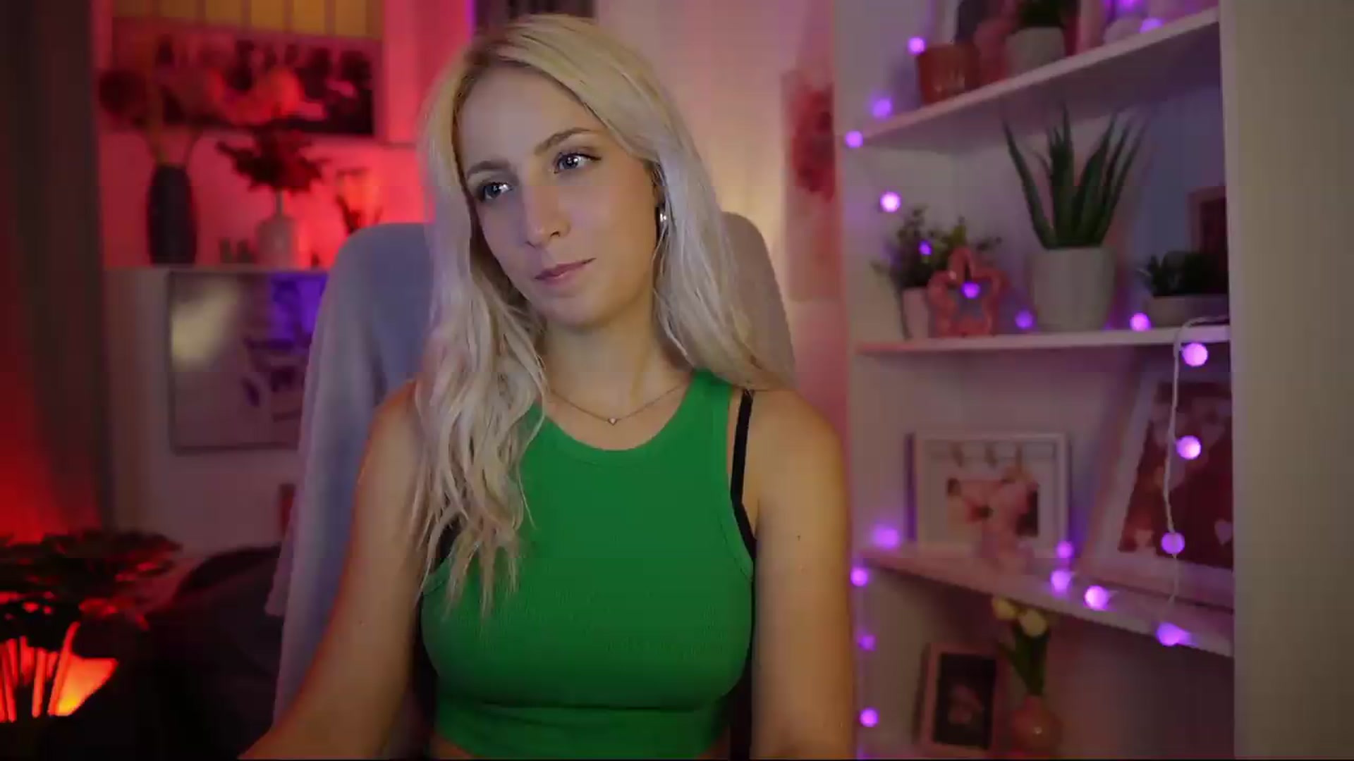Gallery image thumbnail from Lucy_Cutie's myfreecams stream on, 08/08/2026, 18:46 image 17 of 20