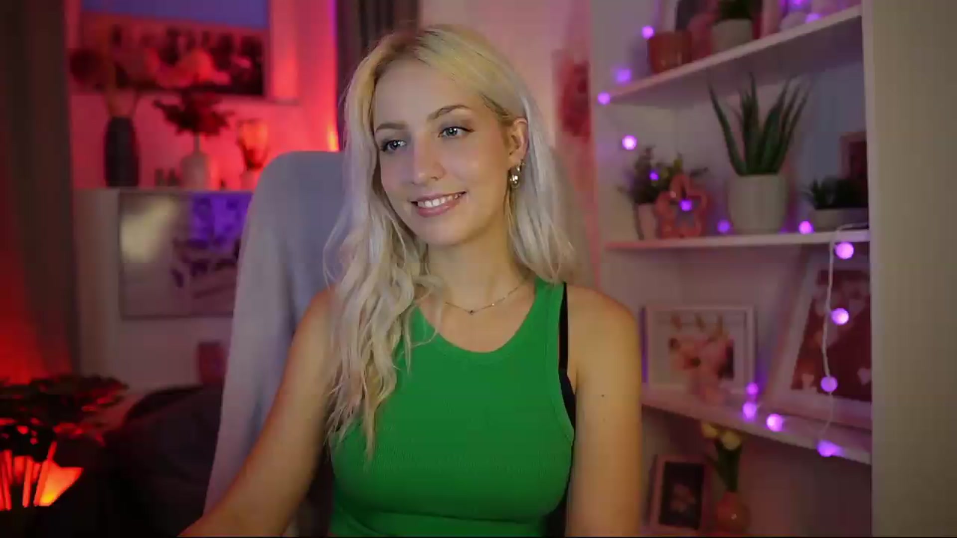 Gallery image thumbnail from Lucy_Cutie's myfreecams stream on, 08/08/2026, 18:46 image 13 of 20