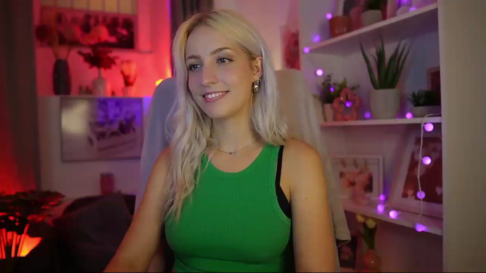 Gallery image thumbnail from Lucy_Cutie's myfreecams stream on, 08/08/2026, 18:46 image 15 of 20