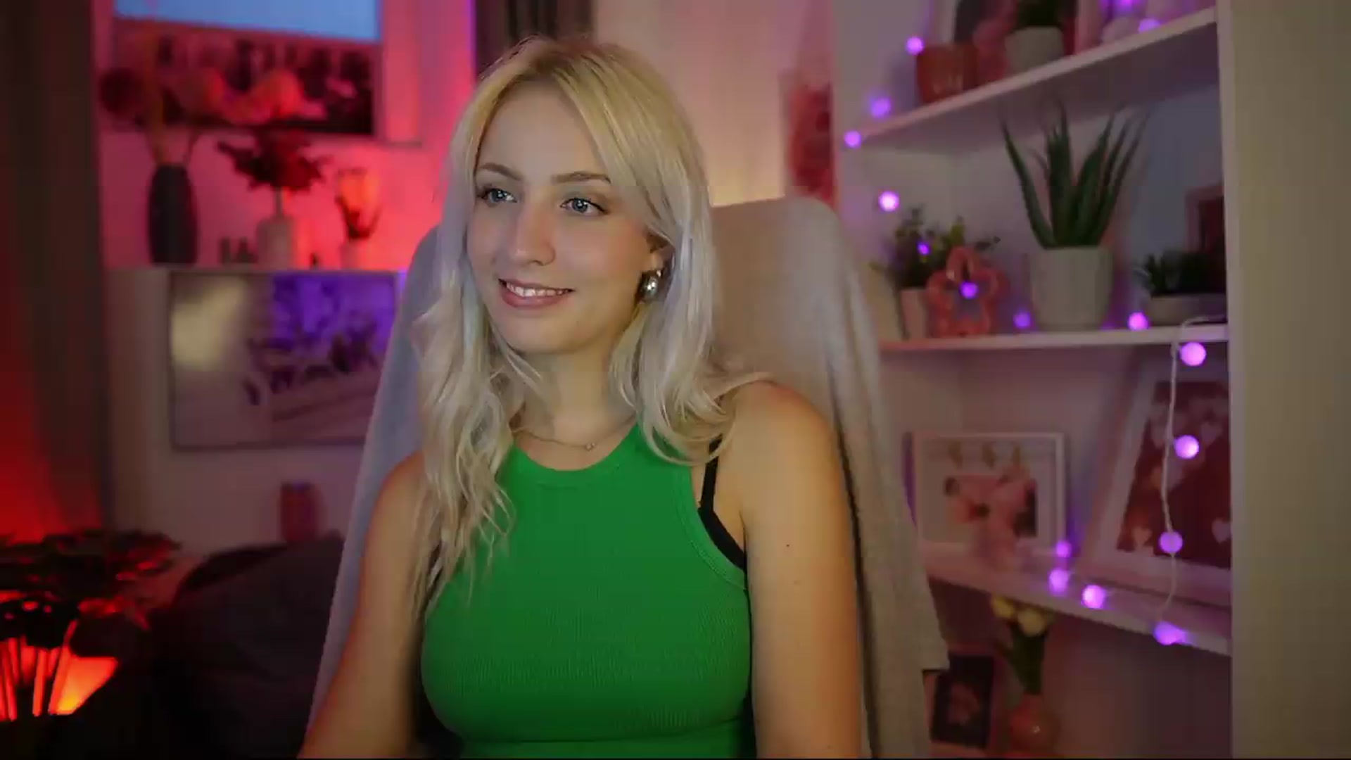 Gallery image thumbnail from Lucy_Cutie's myfreecams stream on, 08/08/2026, 18:46 image 9 of 20