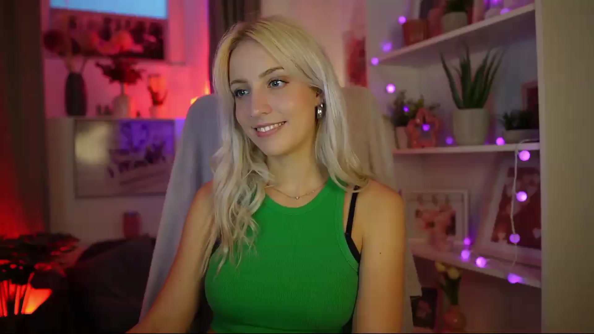 Gallery image thumbnail from Lucy_Cutie's myfreecams stream on, 08/08/2026, 18:46 image 7 of 20